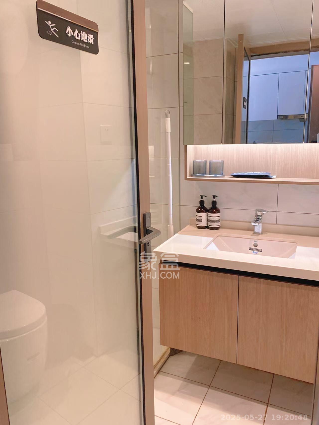 藏珑湖上公馆 1室1厅1卫 3600.0元/月 藏珑湖上公馆 1室1厅1卫 3600.0元/月室内图