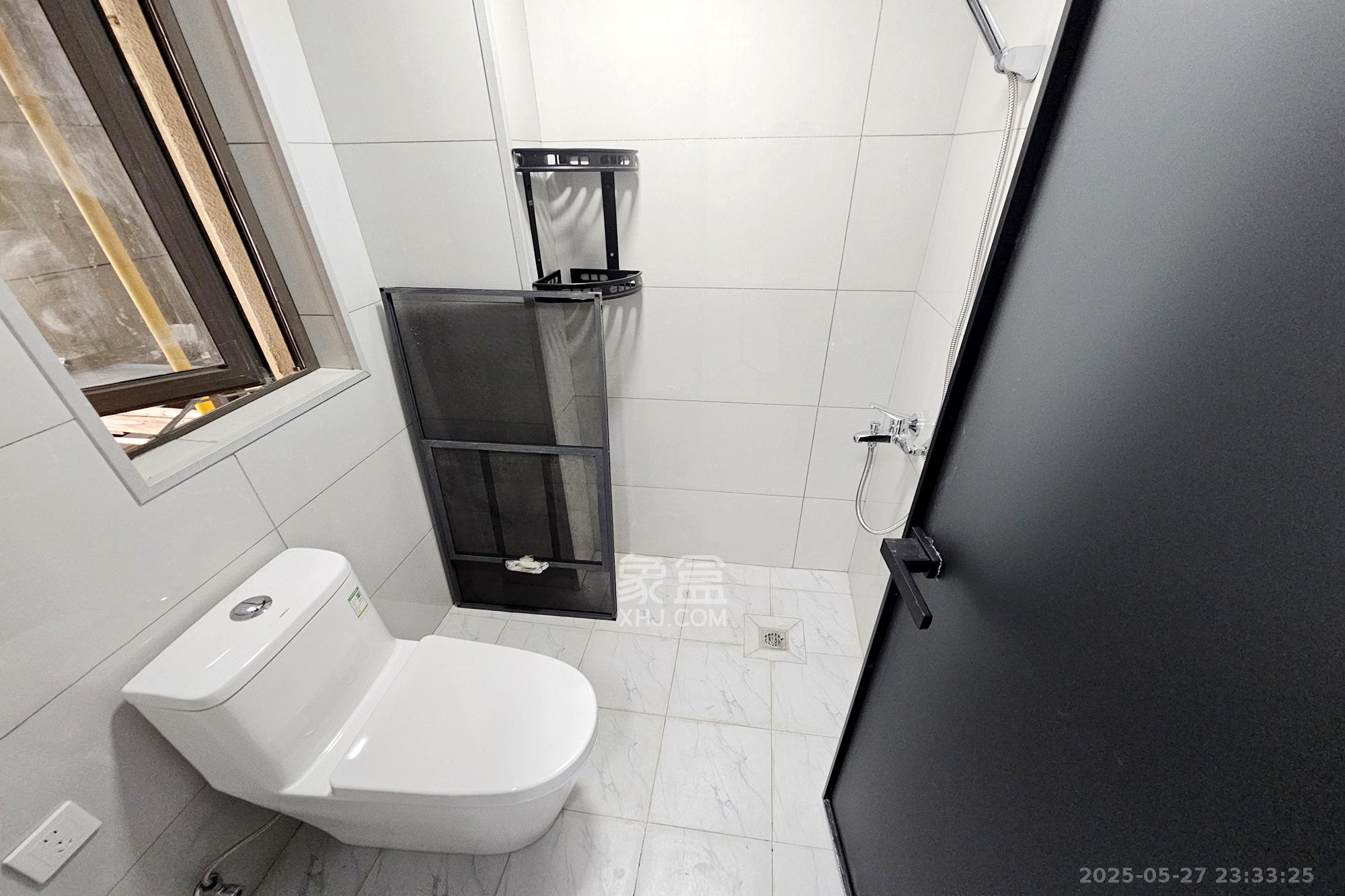 阳光城尚东湾蓝莓苑  3室2厅2卫    125.0万 阳光城尚东湾蓝莓苑  3室2厅2卫    125.0万卫生间