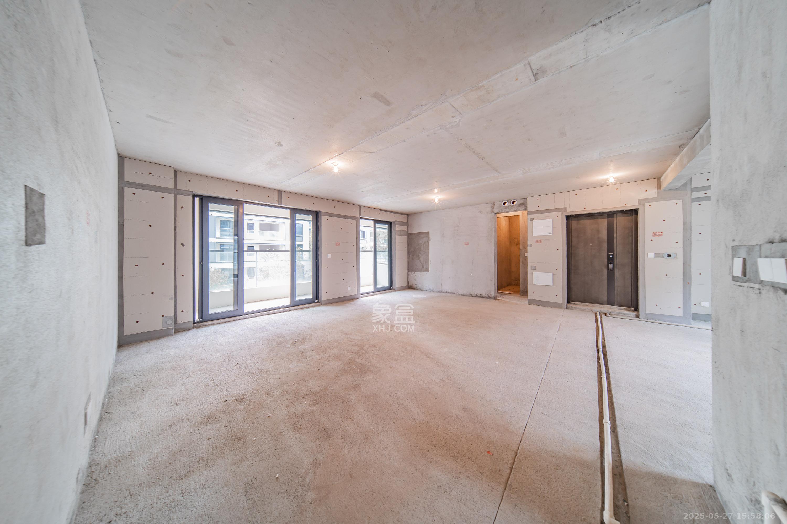 中建钰山湖  4室2厅2卫   352.00万客厅