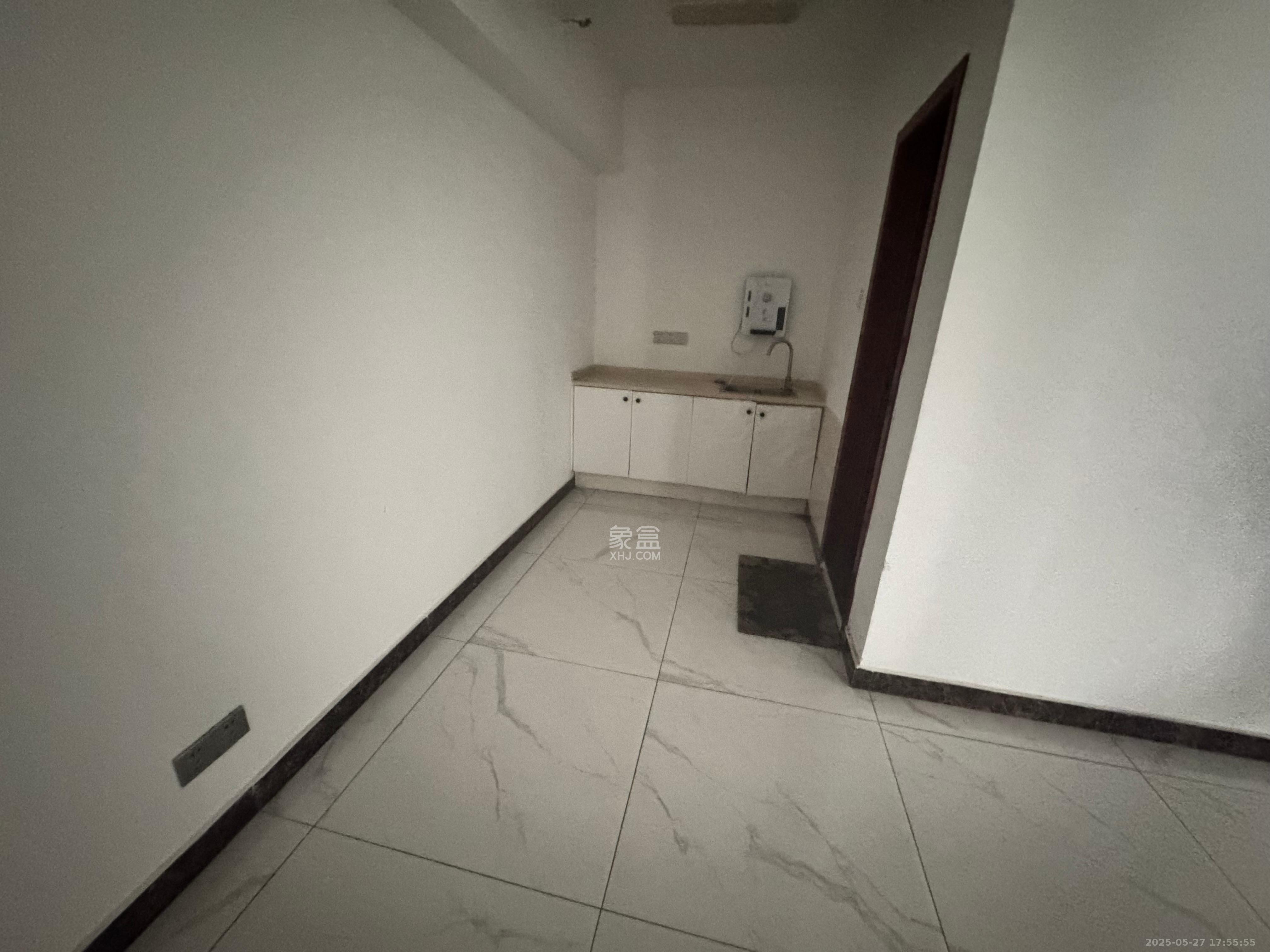 嘉盛国际广场  1室1厅1卫    7500.0元/月 嘉盛国际广场  1室1厅1卫    7500.0元/月室内图