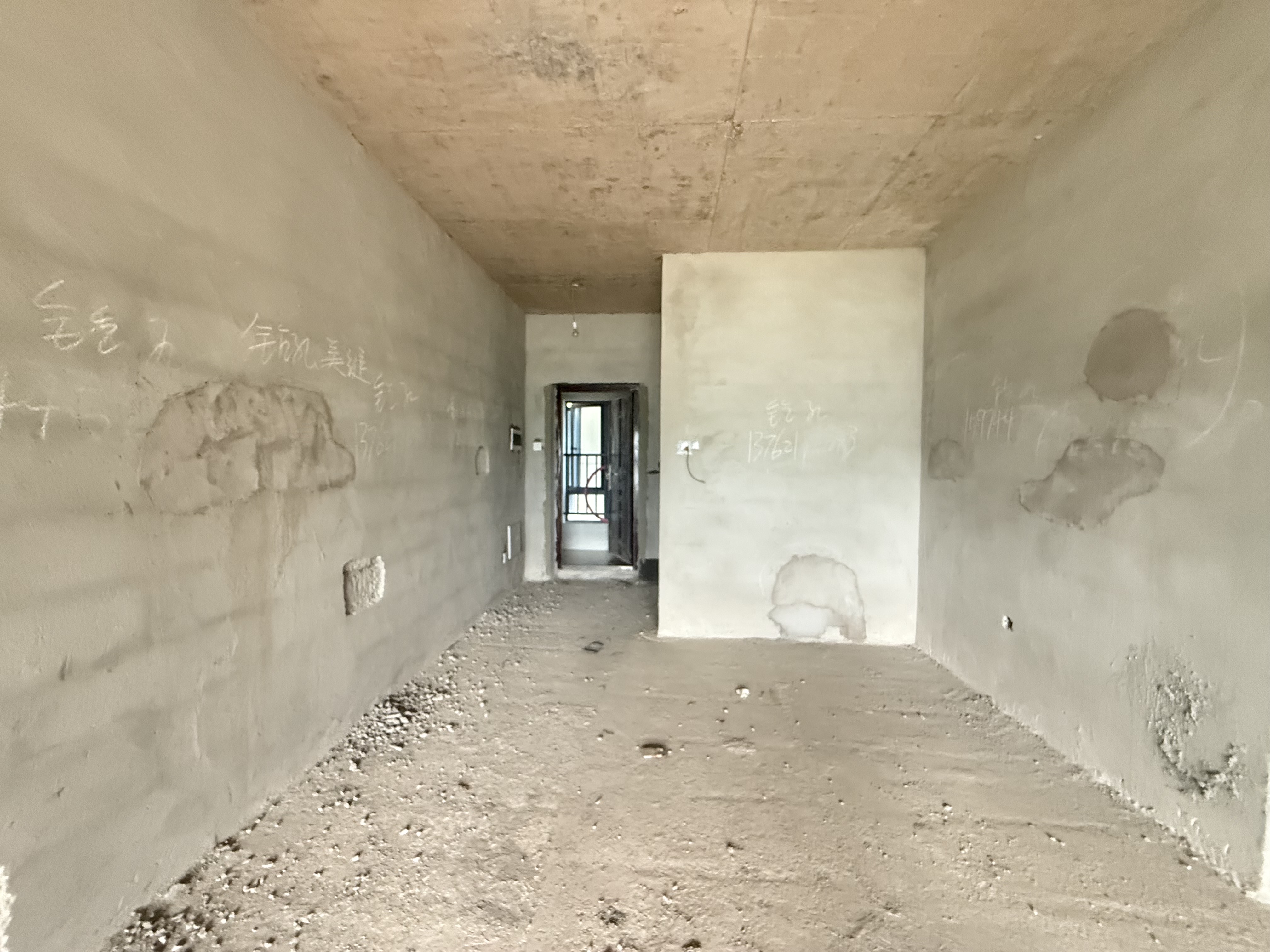 中天鹭鸶湾龙庭二期  3室2厅2卫    58.8万 中天鹭鸶湾龙庭二期  3室2厅2卫    58.8万客厅