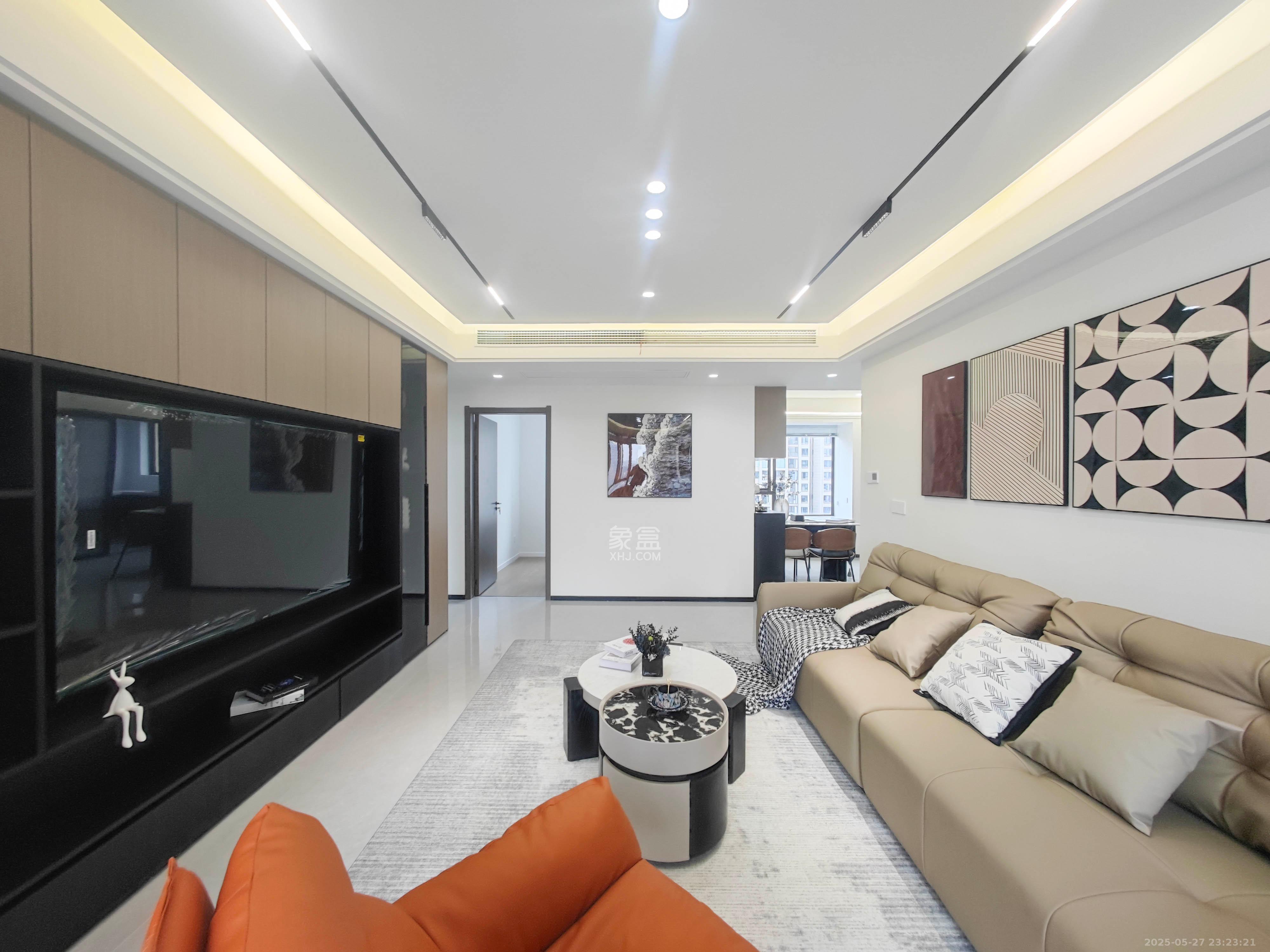 合能枫丹丽舍(柏悦名苑) 3室2厅2卫 129.8万 合能枫丹丽舍(柏悦名苑) 3室2厅2卫 129.8万客厅