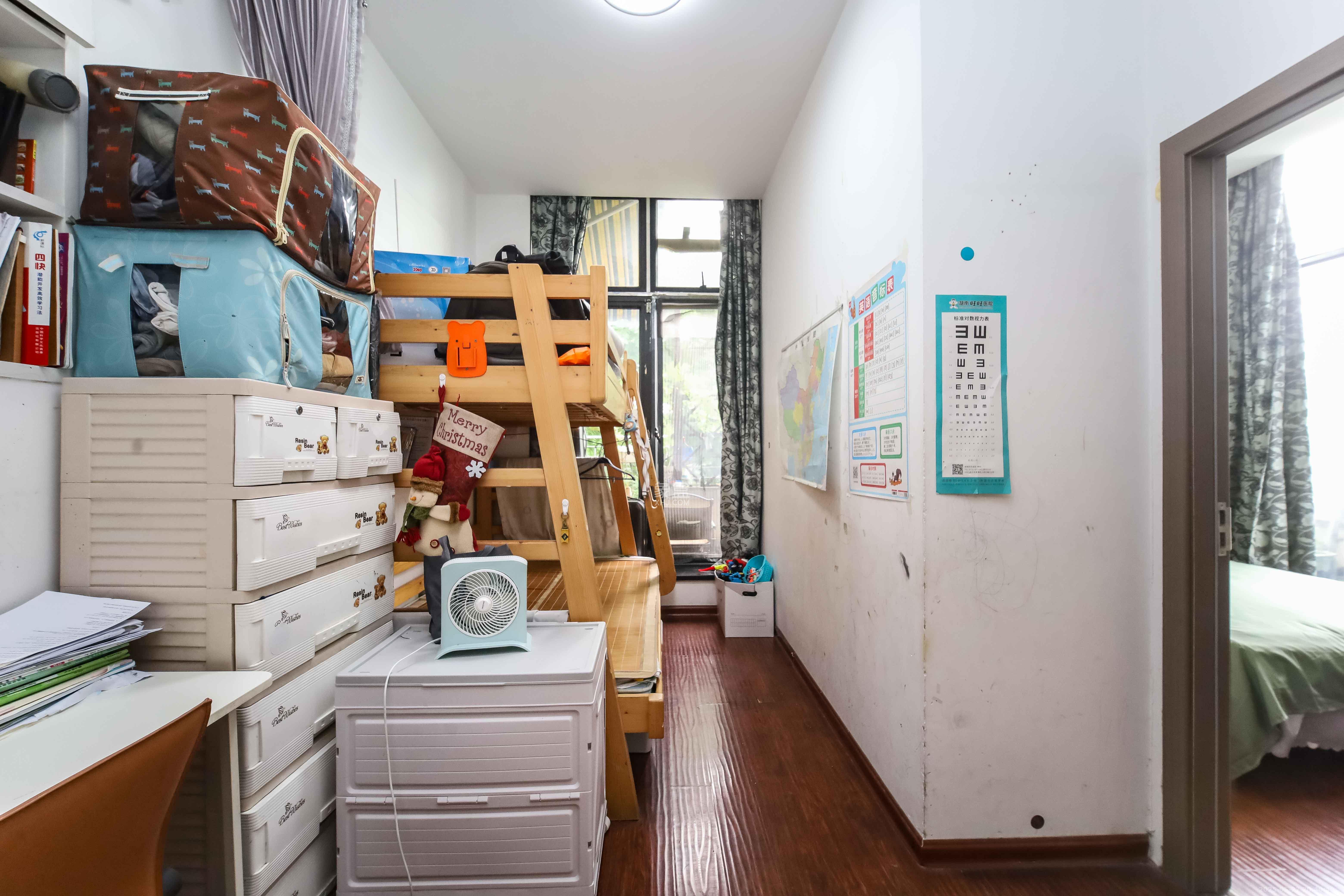 西街花园  2室1厅1卫   98.00万卧室