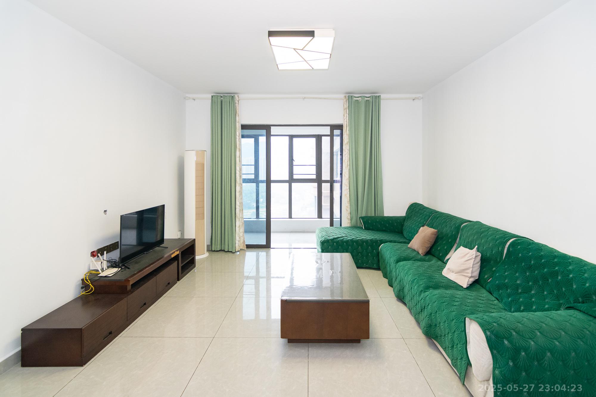 润和美郡(润和紫郡五期) 5室2厅2卫 108.0万 润和美郡(润和紫郡五期) 5室2厅2卫 108.0万客厅