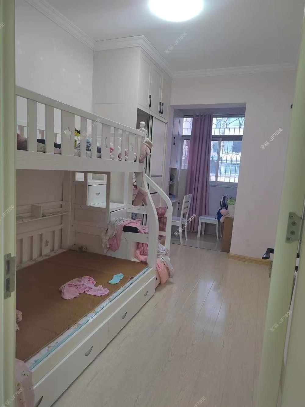 仁和小区 3室2厅2卫 42.0万 仁和小区 3室2厅2卫 42.0万客厅