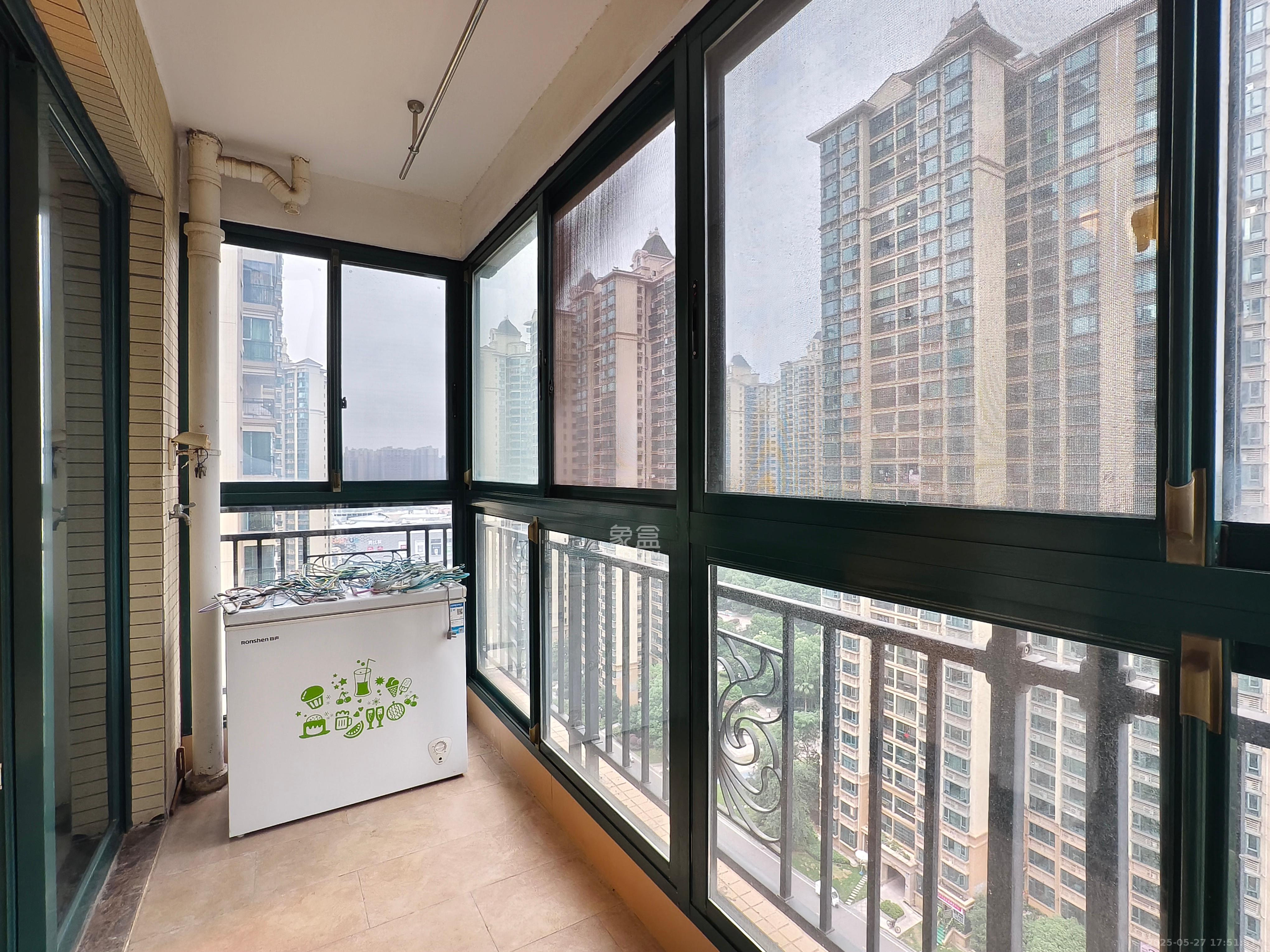 恒大翡翠华庭 3室2厅1卫 2300.0元/月 恒大翡翠华庭 3室2厅1卫 2300.0元/月室内图