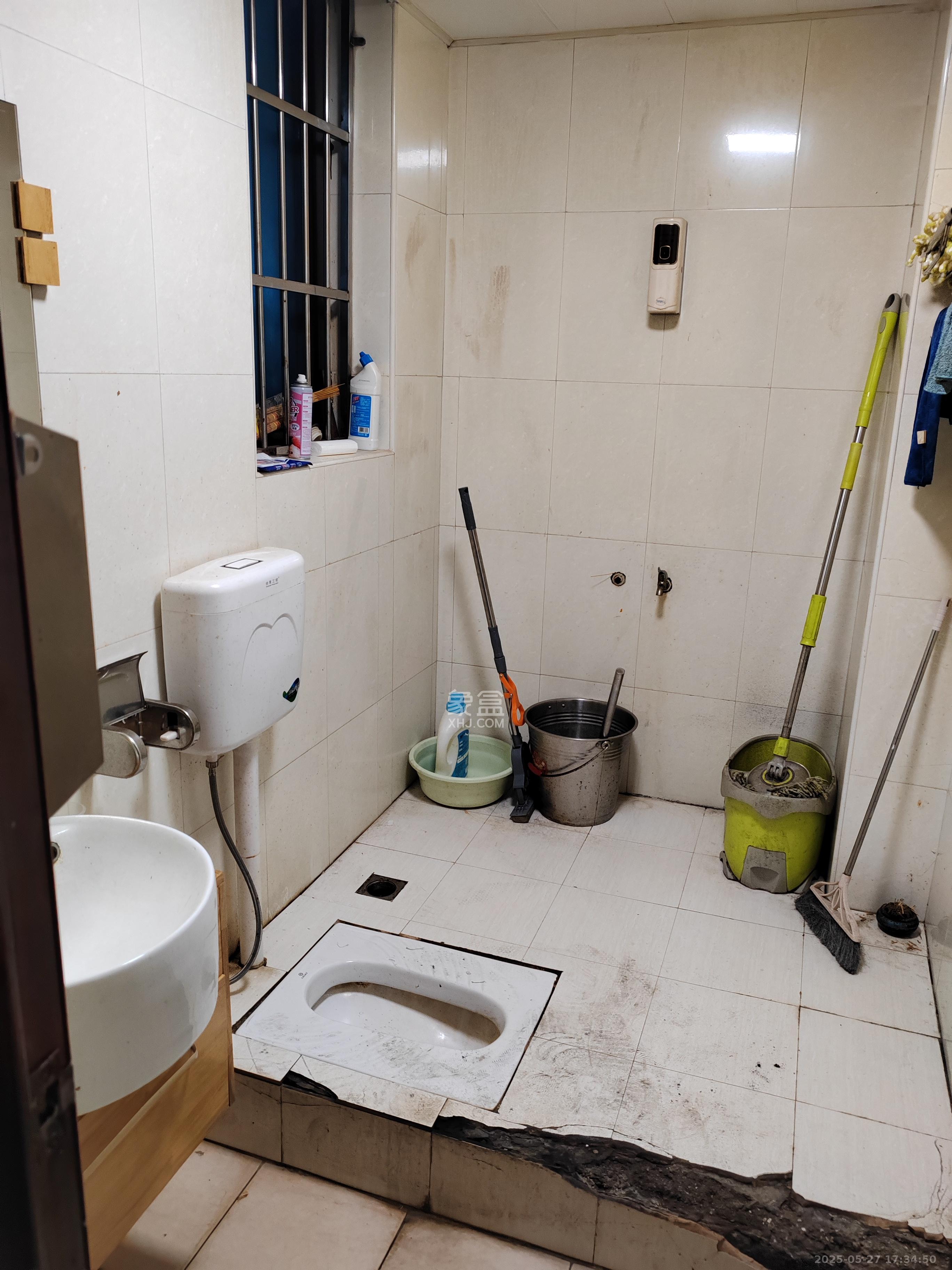 中天广场  1室1厅1卫    2000.0元/月 中天广场  1室1厅1卫    2000.0元/月室内图