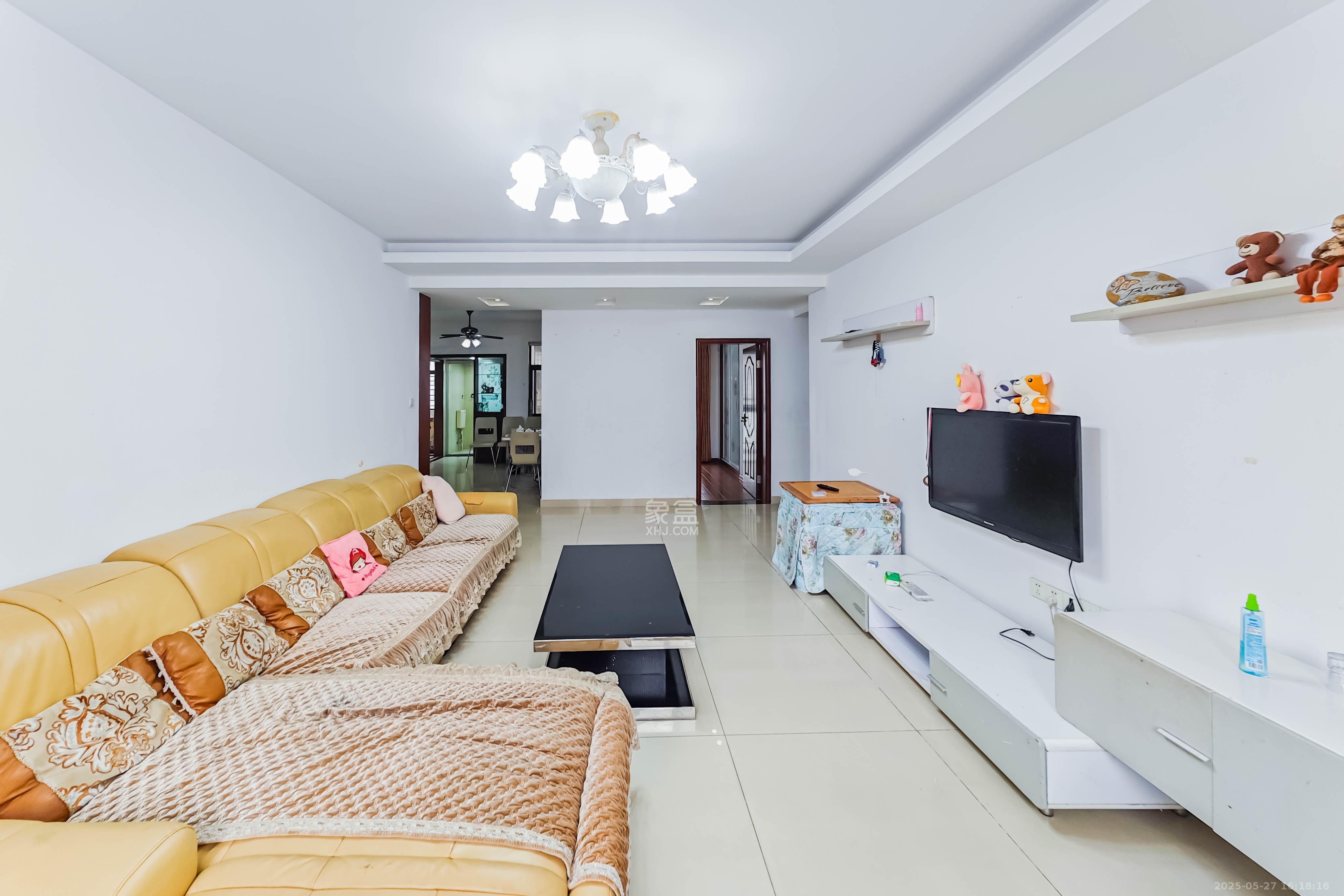 海拔东方 1室2厅1卫 99.8万 海拔东方 1室2厅1卫 99.8万客厅