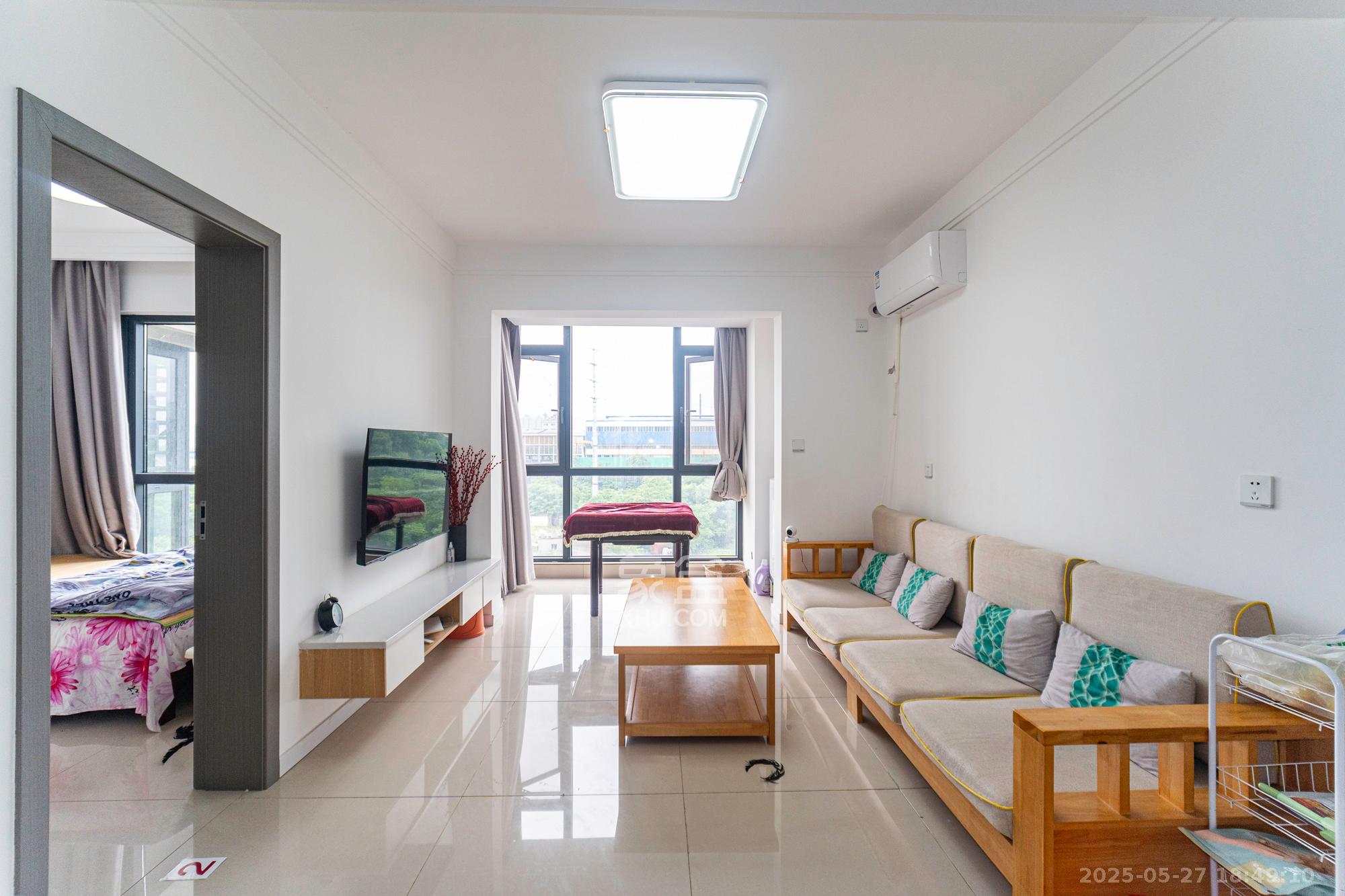 金辉优步星樾  3室2厅2卫    72.8万 金辉优步星樾  3室2厅2卫    72.8万客厅