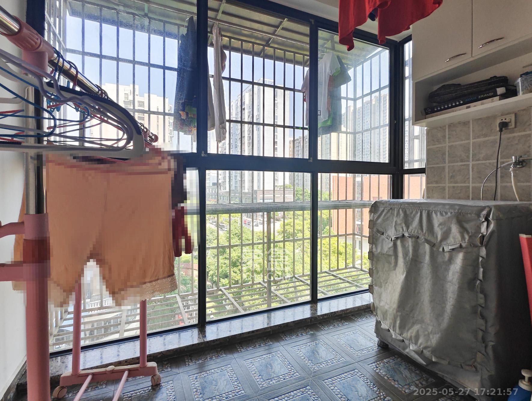鑫天御景湾  3室2厅2卫   115.00万阳台