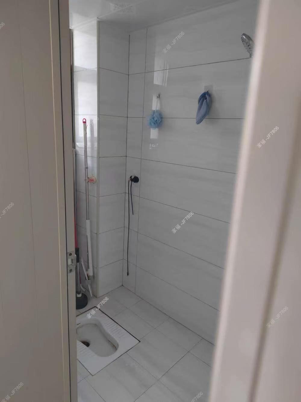 仁和小区 3室2厅2卫 42.0万 仁和小区 3室2厅2卫 42.0万客厅