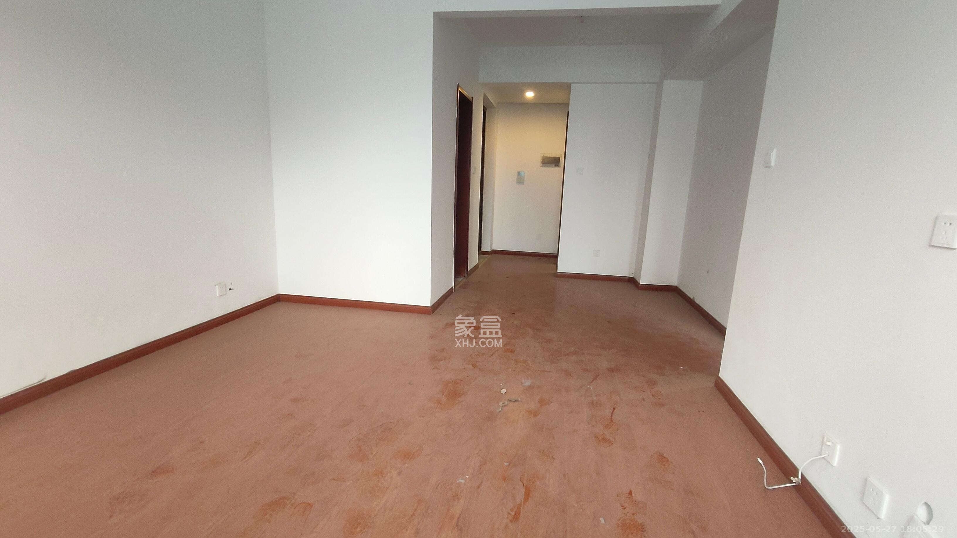 阳光100三期  2室2厅1卫    2300.0元/月 阳光100三期  2室2厅1卫    2300.0元/月室内图