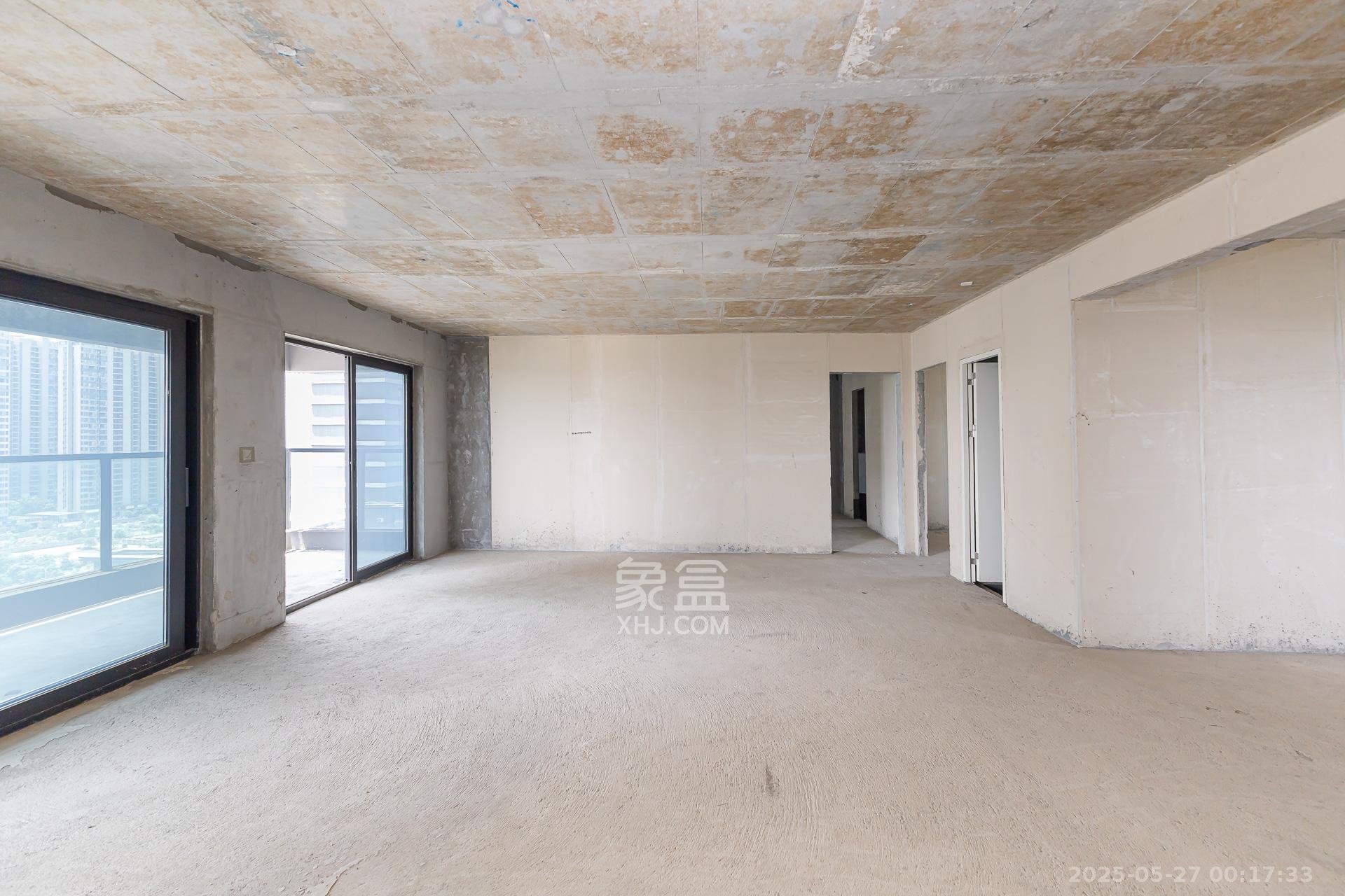 越秀湘江星汇城一期  4室2厅2卫    199.0万 越秀湘江星汇城一期  4室2厅2卫    199.0万客厅