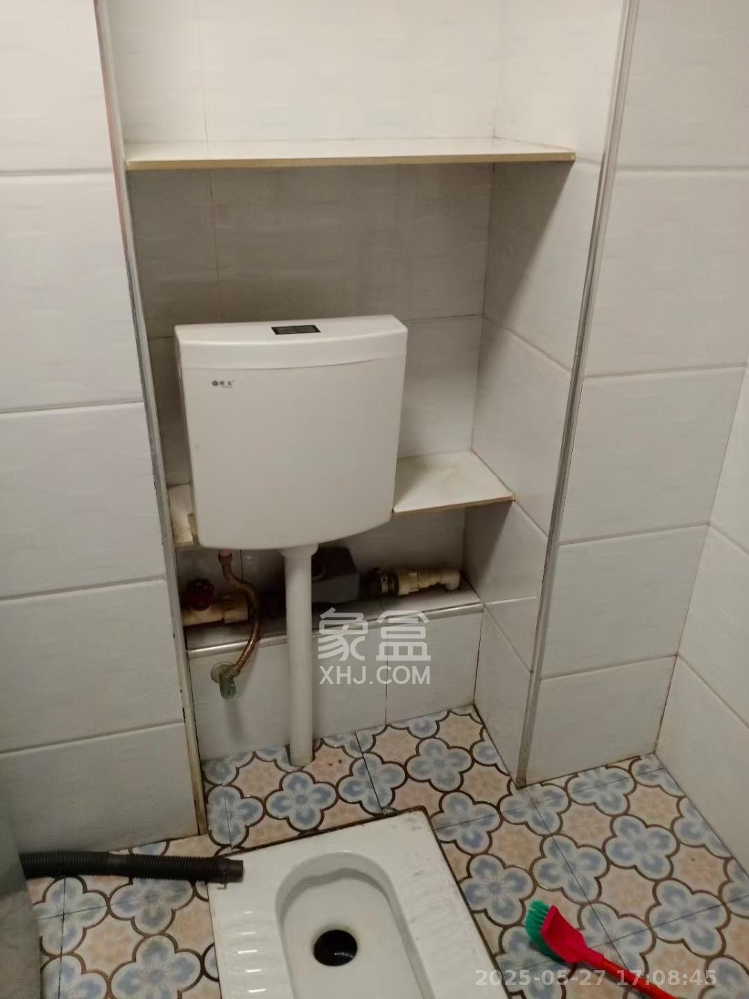 骑龙安置小区 1室1厅1卫 1300.0元/月 骑龙安置小区 1室1厅1卫 1300.0元/月室内图