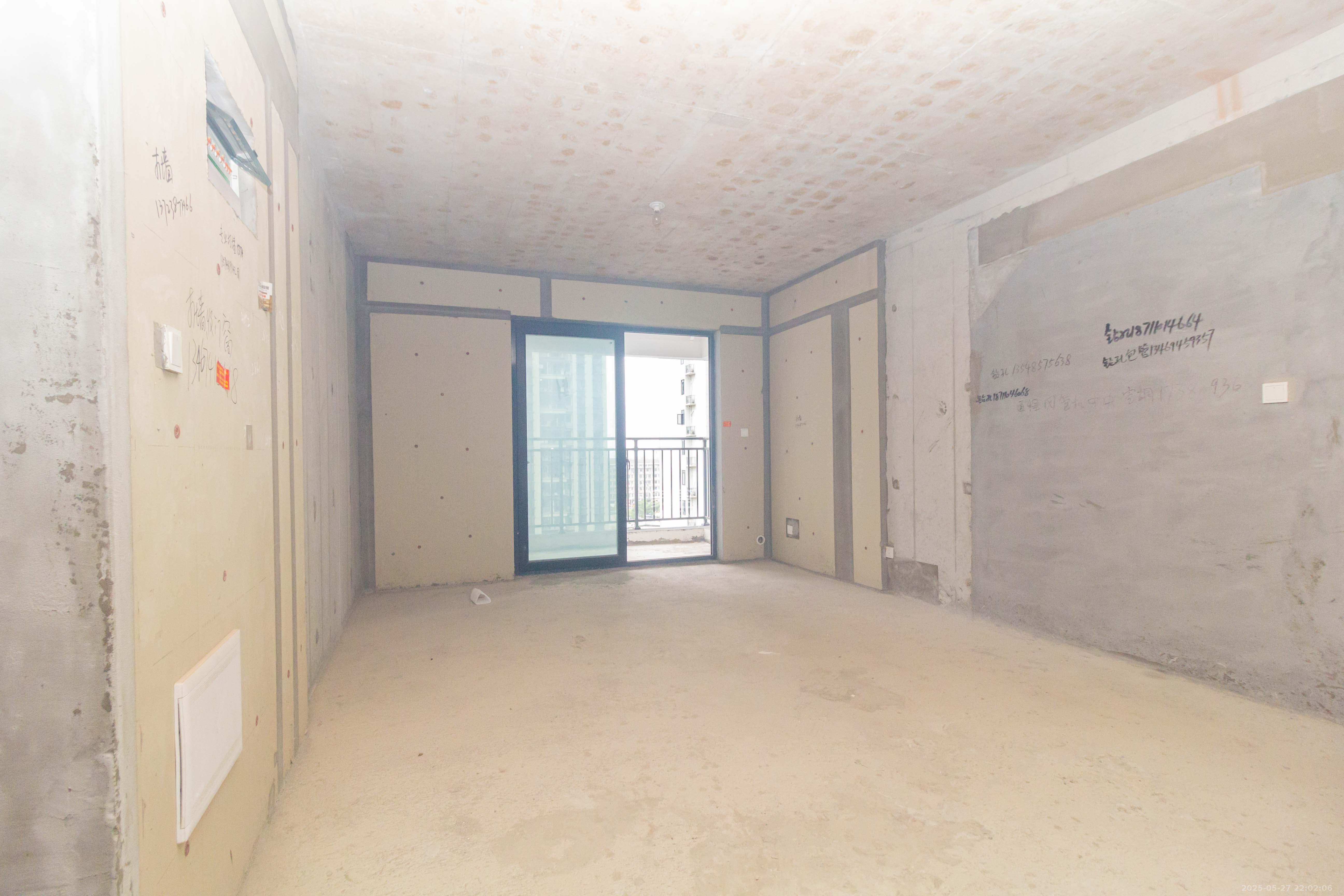 旭辉汇樾城  4室2厅2卫    98.0万 旭辉汇樾城  4室2厅2卫    98.0万客厅