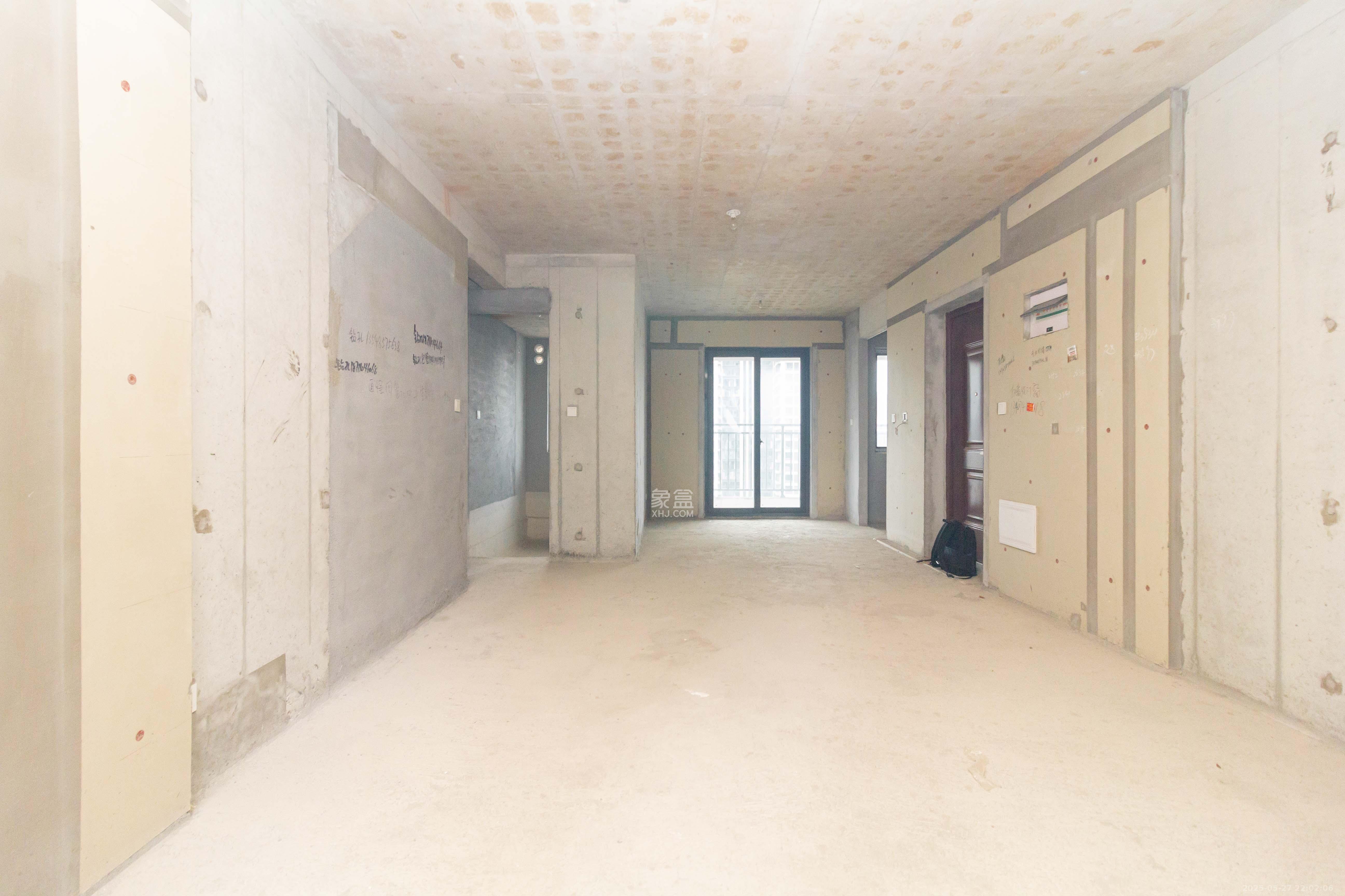 旭辉汇樾城  4室2厅2卫    98.0万 旭辉汇樾城  4室2厅2卫    98.0万客厅