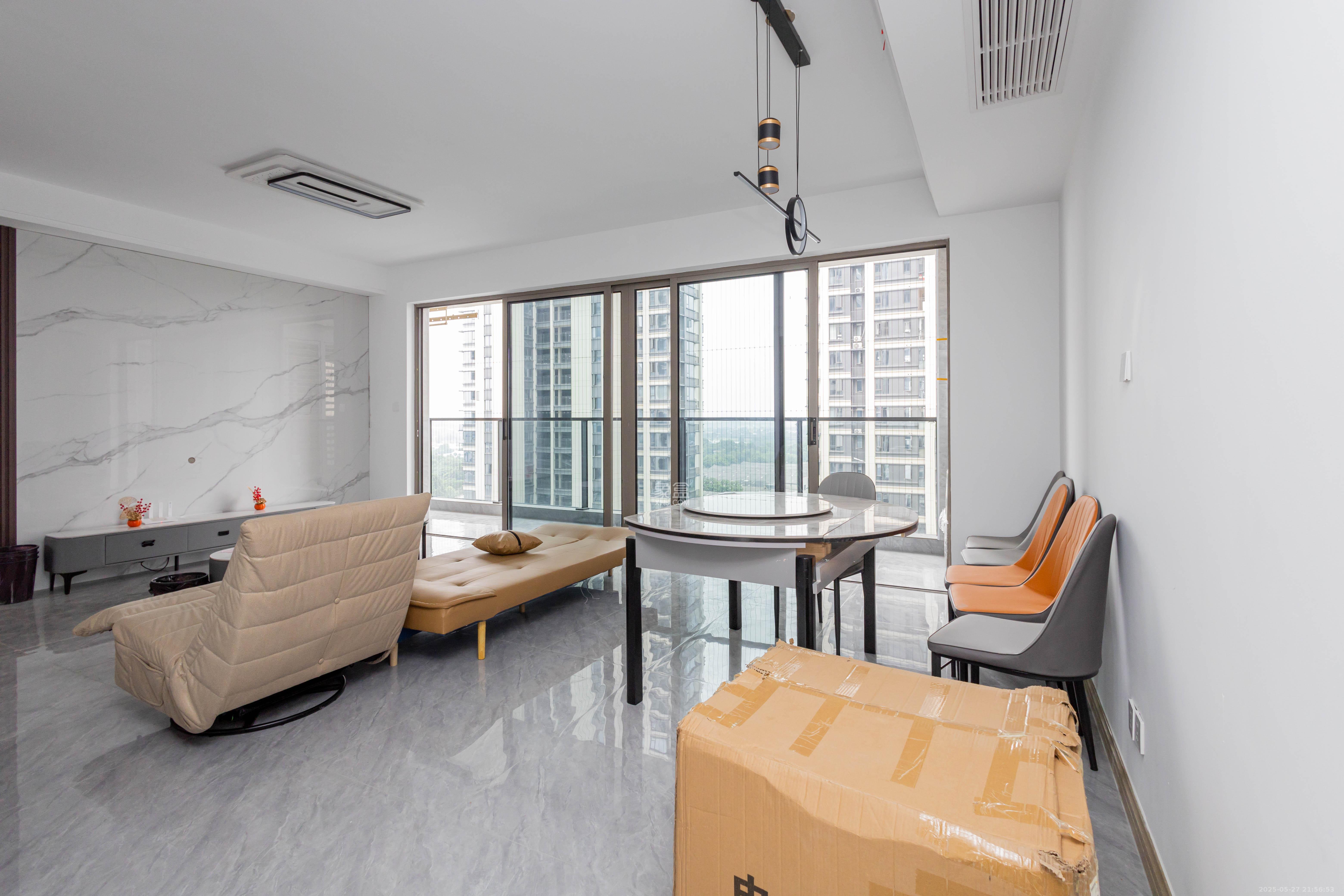 北控浩瀚 4室2厅2卫 98.0万 北控浩瀚 4室2厅2卫 98.0万客厅