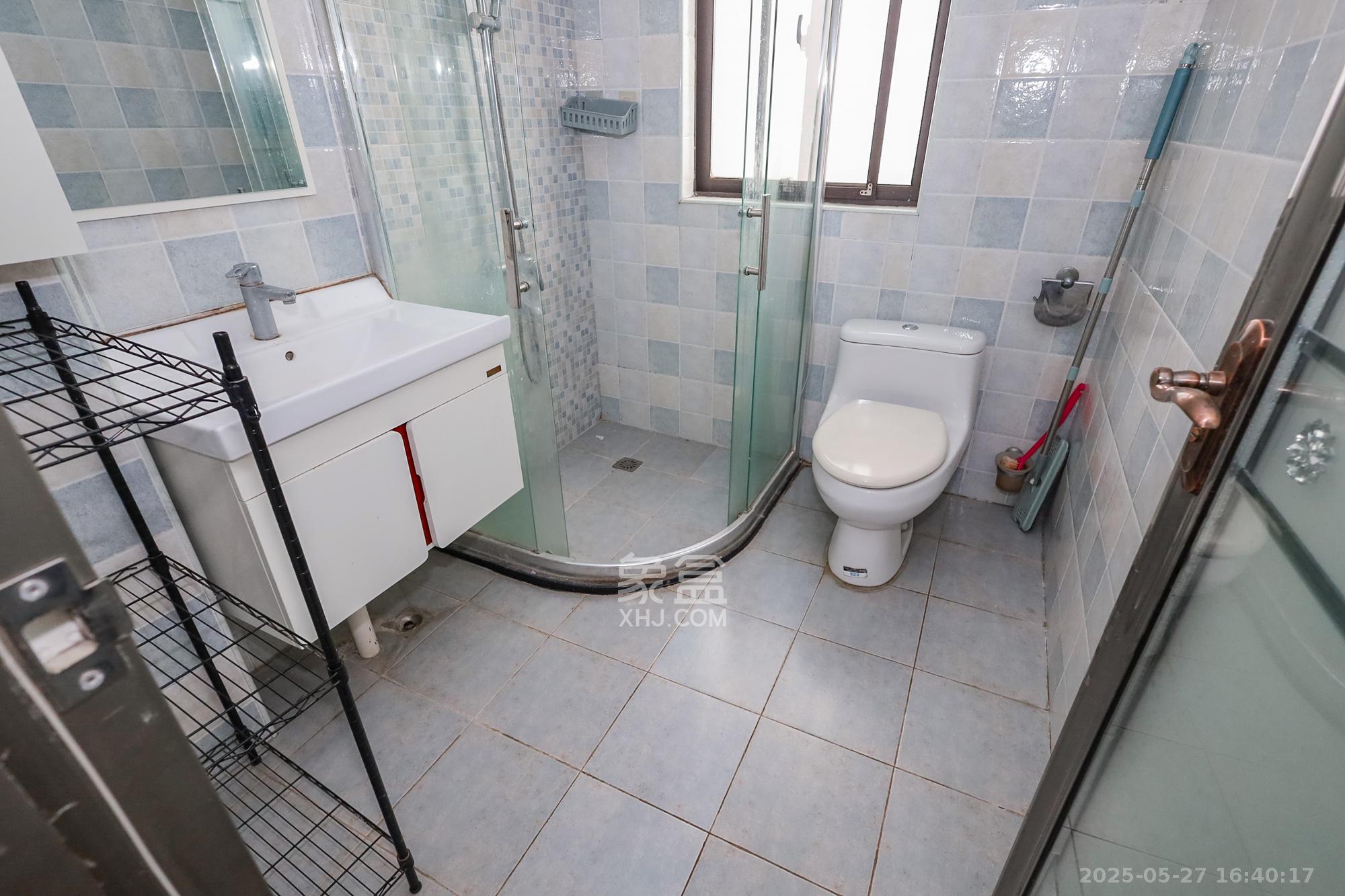 阳光丽城一期 4室2厅1卫 155.0万 阳光丽城一期 4室2厅1卫 155.0万卫生间