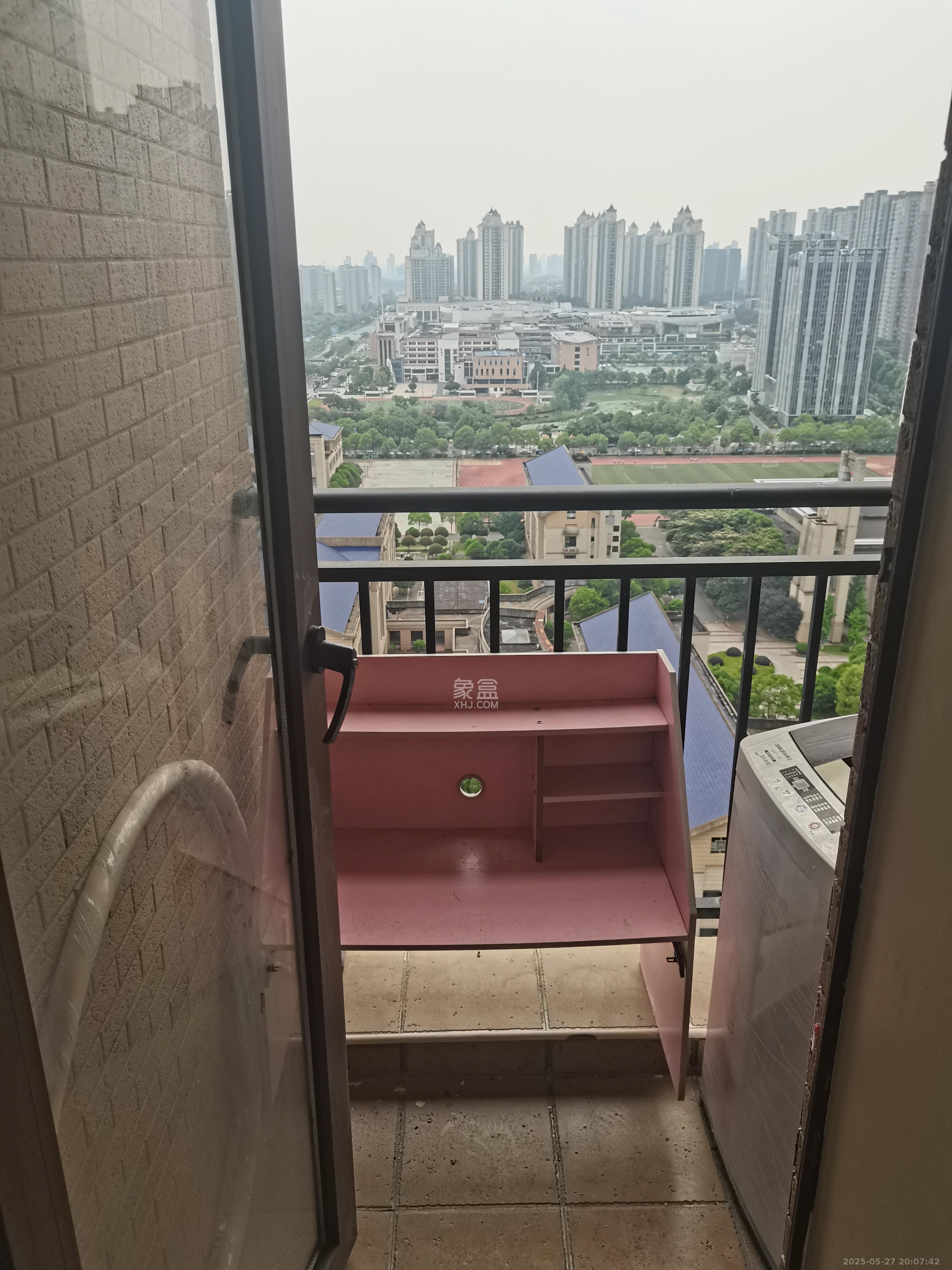 水岸世景  1室1厅1卫   1100.00元/月室内图