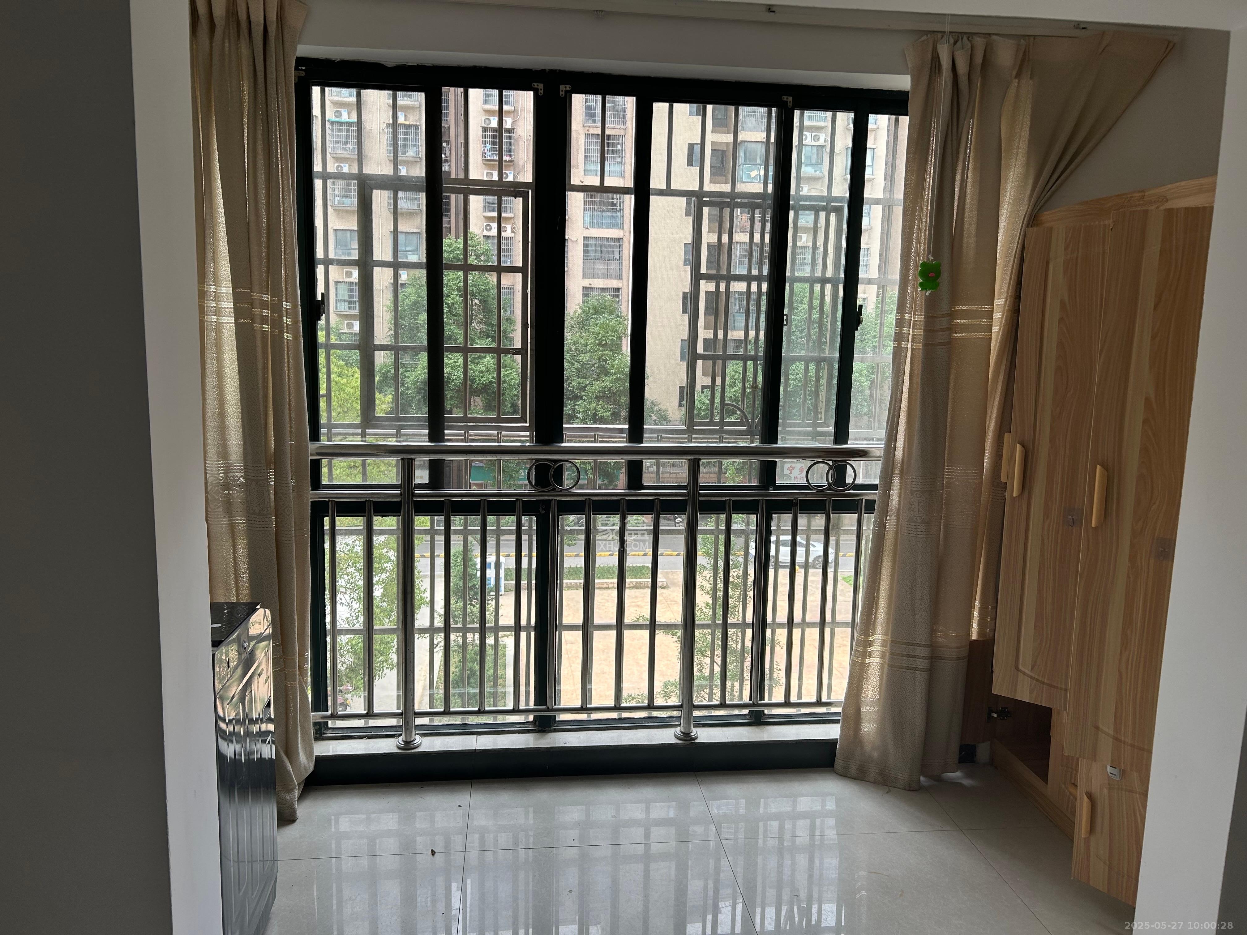 岳华嘉园 3室2厅2卫 2400.0元/月 岳华嘉园 3室2厅2卫 2400.0元/月室内图