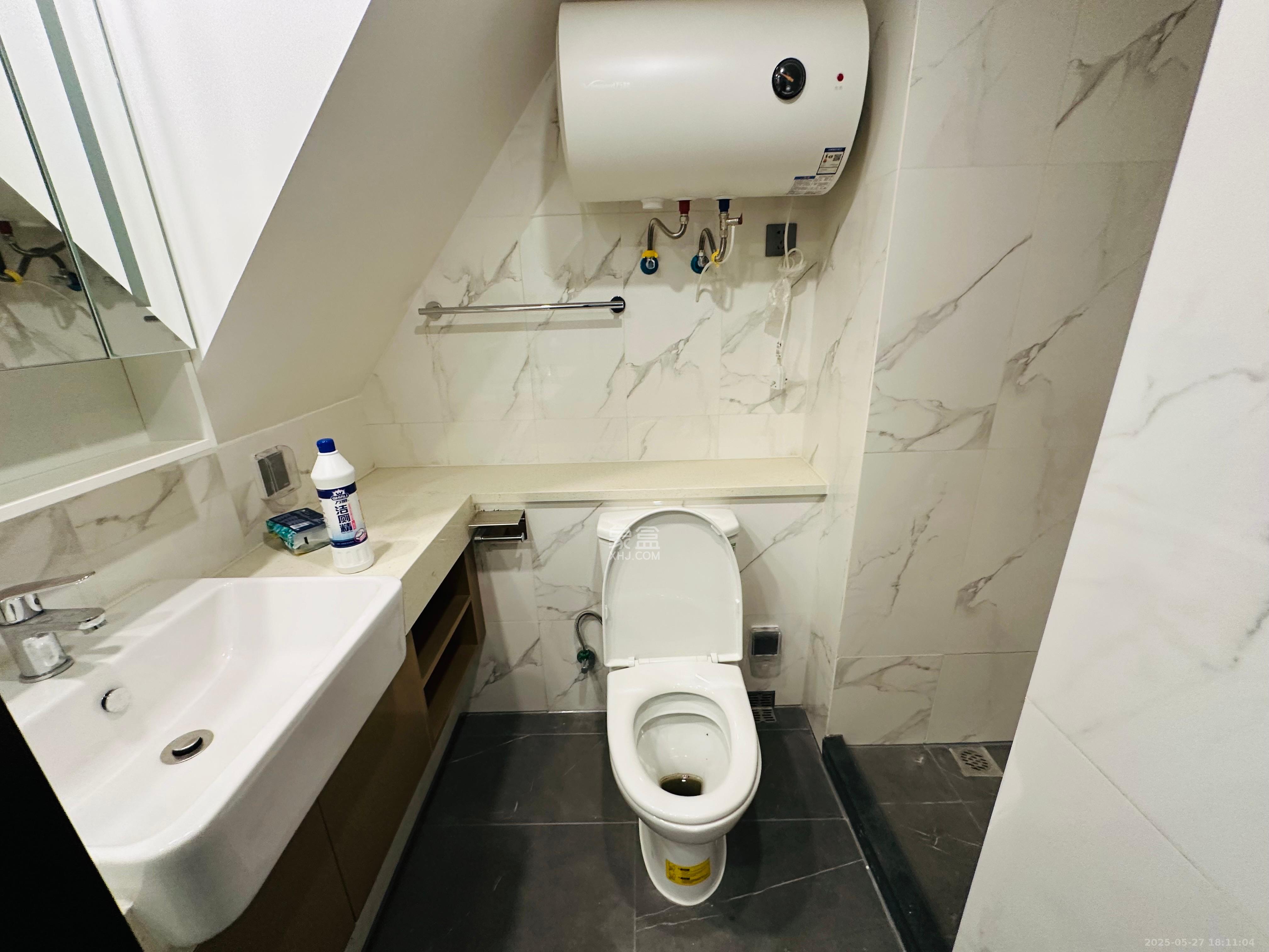 达美寰宇中心 2室2厅1卫 3200.0元/月 达美寰宇中心 2室2厅1卫 3200.0元/月室内图