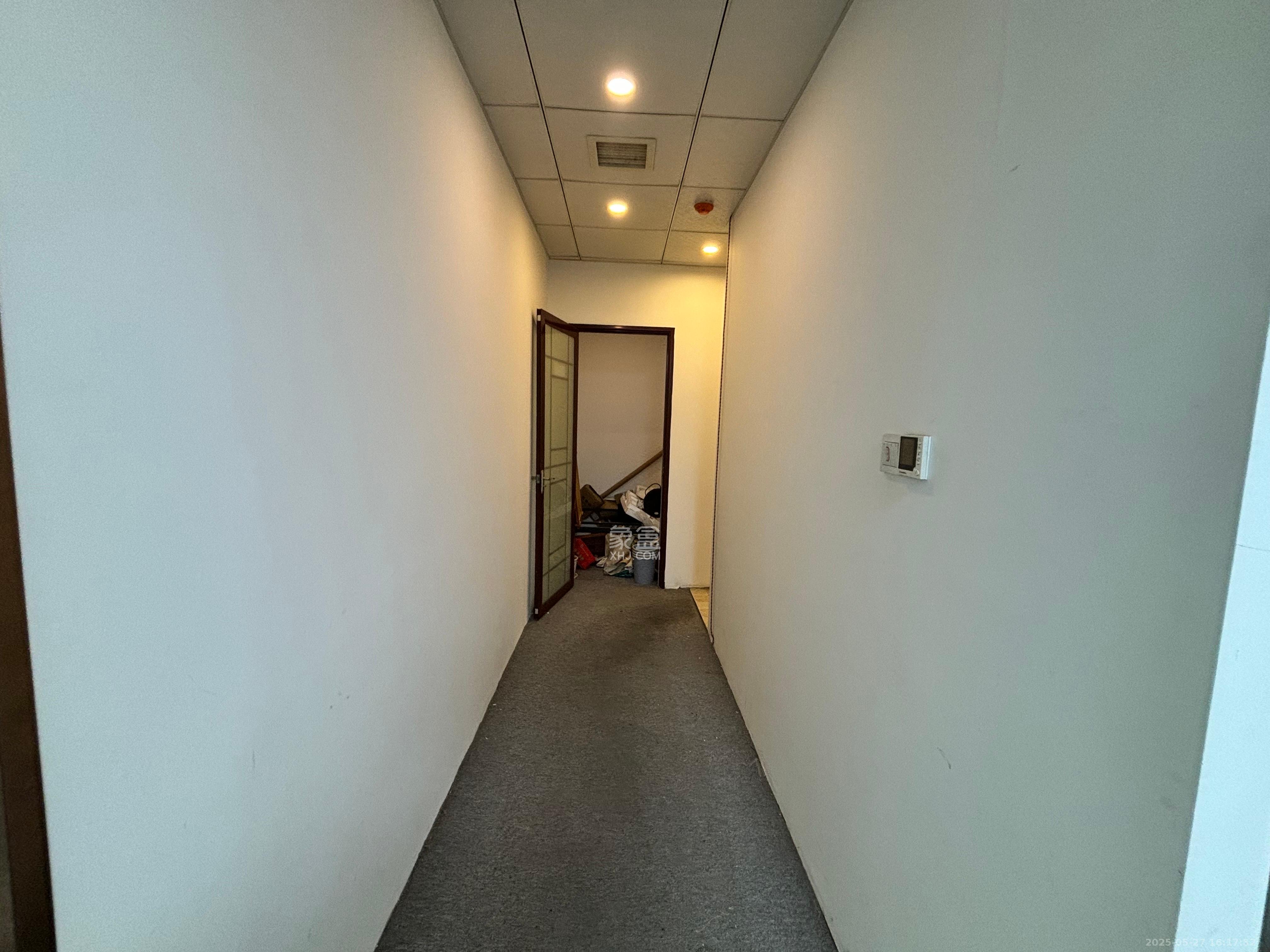万坤图财富广场  2室2厅1卫    5200.0元/月室内图