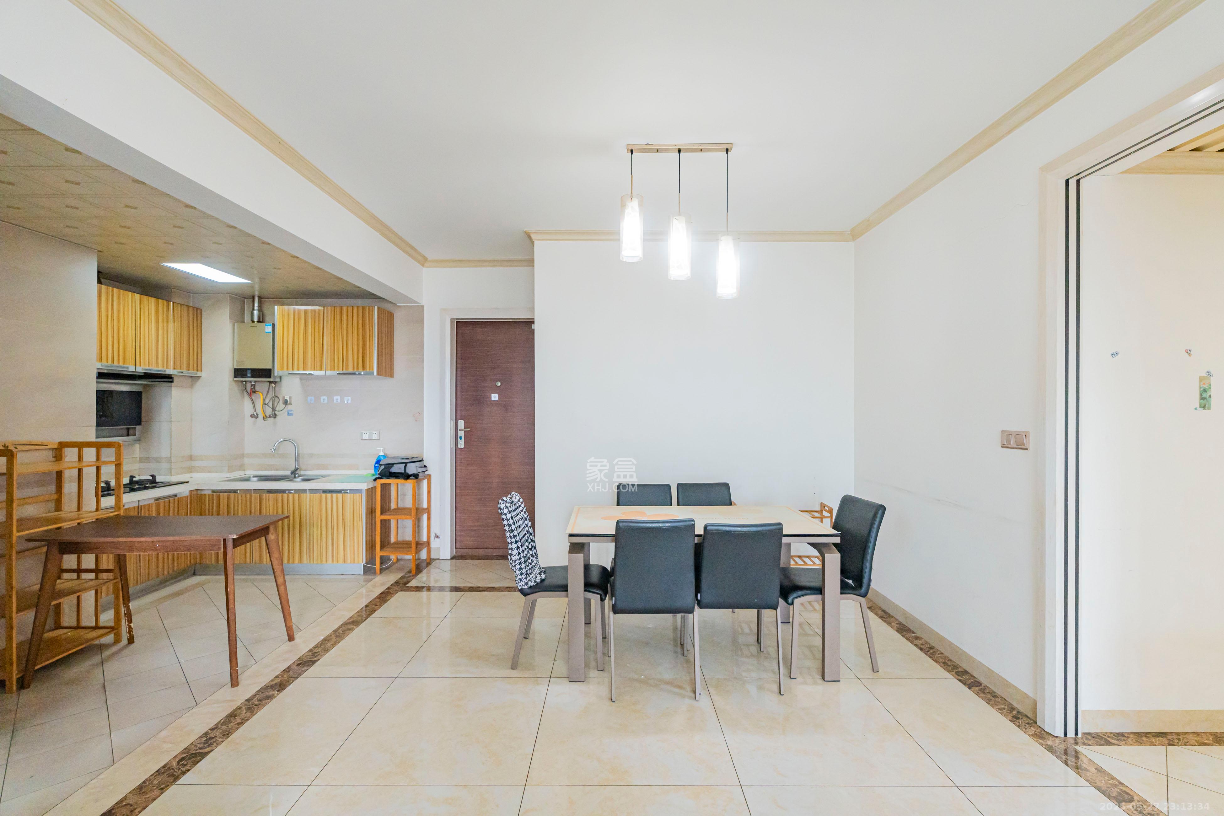 金土地第一湾 2室2厅1卫 56.0万 金土地第一湾 2室2厅1卫 56.0万客厅