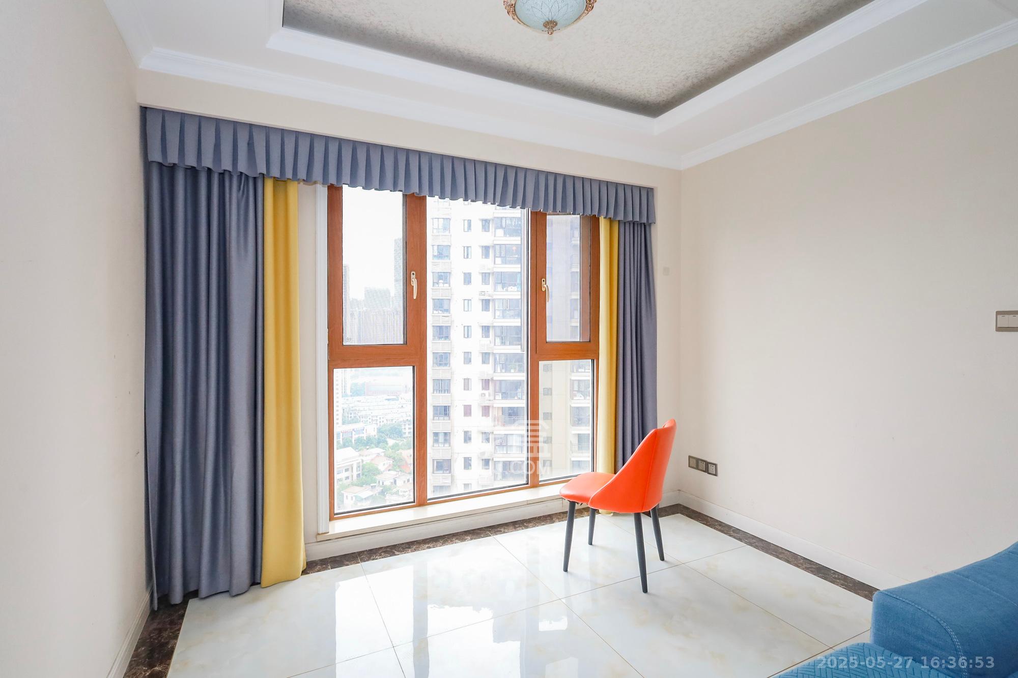 当代滨江MOMA  1室0厅0卫    118.0万阳台