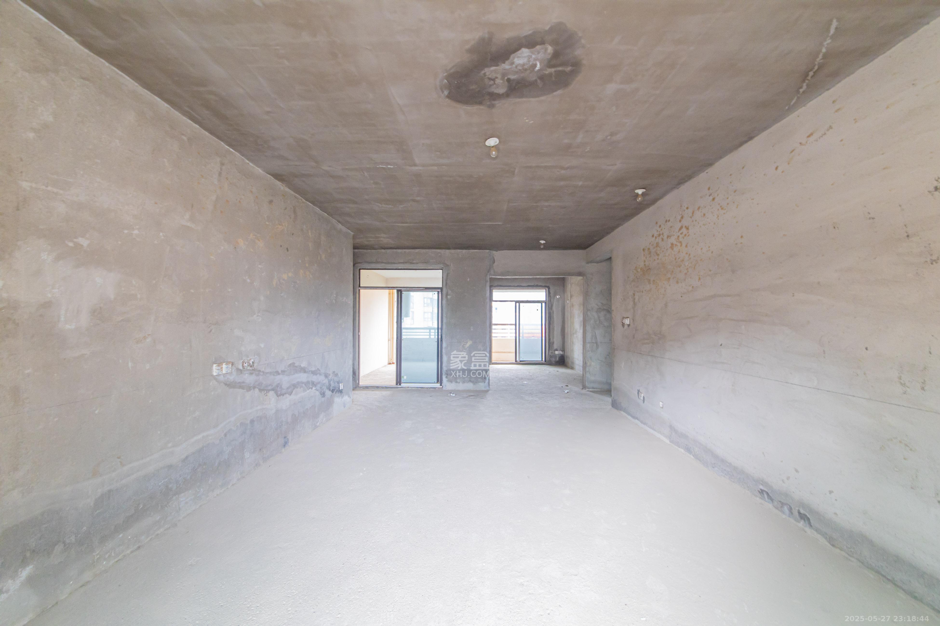 大唐印象一期云海湾  4室2厅2卫    145.0万 大唐印象一期云海湾  4室2厅2卫    145.0万客厅