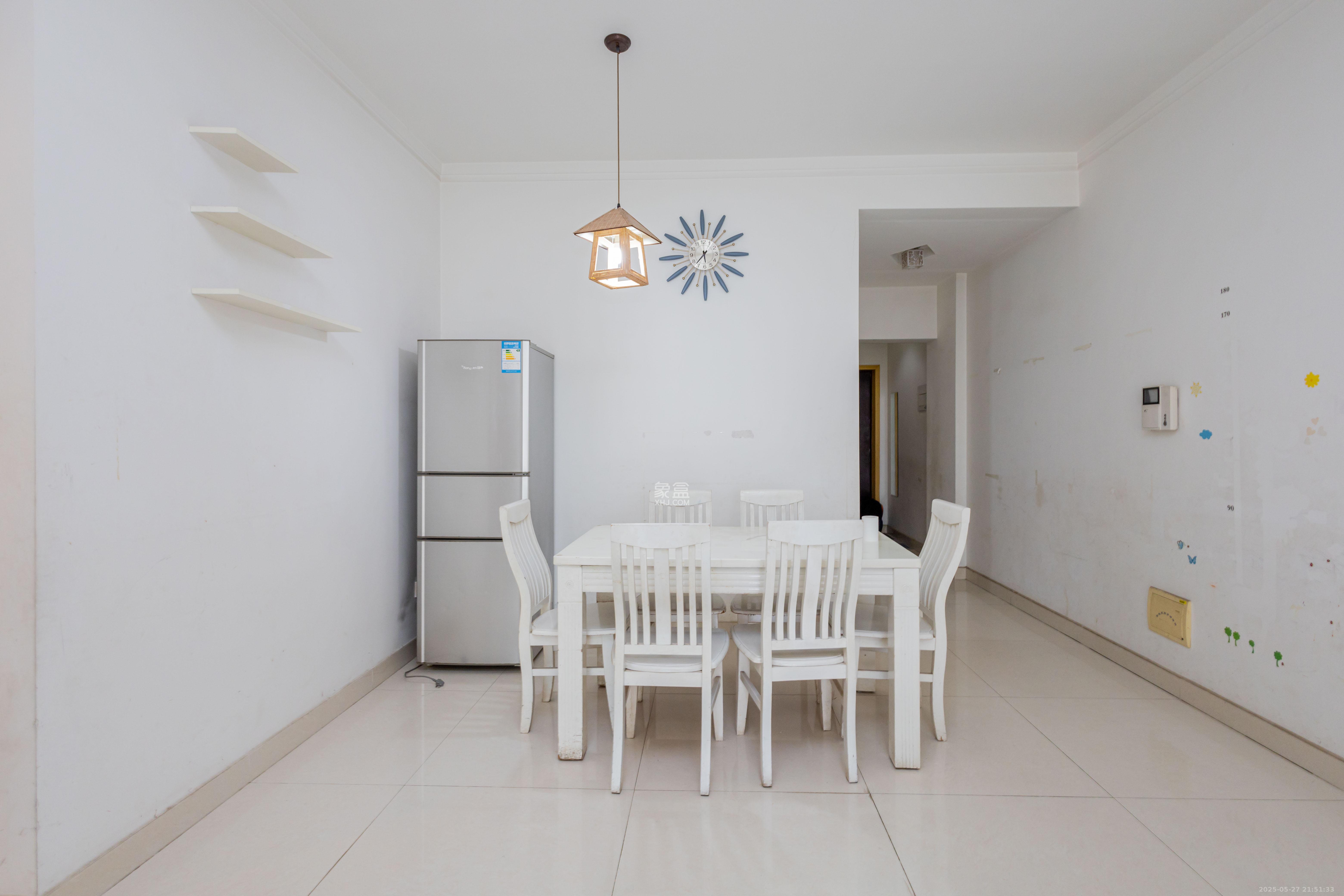 三景国际  3室2厅1卫    46.8万 三景国际  3室2厅1卫    46.8万客厅