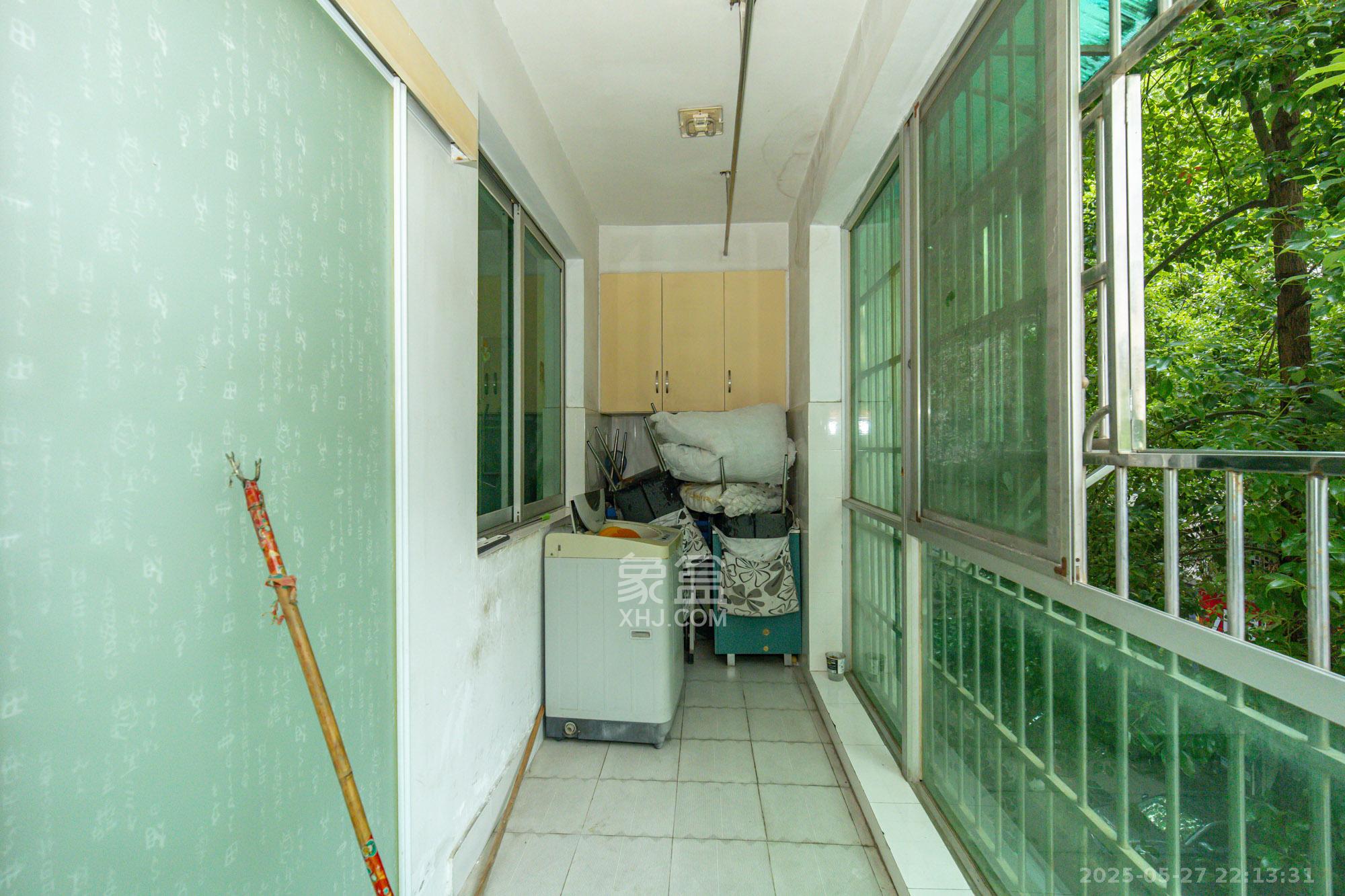 中南汽车世界  3室2厅1卫    44.8万 中南汽车世界  3室2厅1卫    44.8万阳台