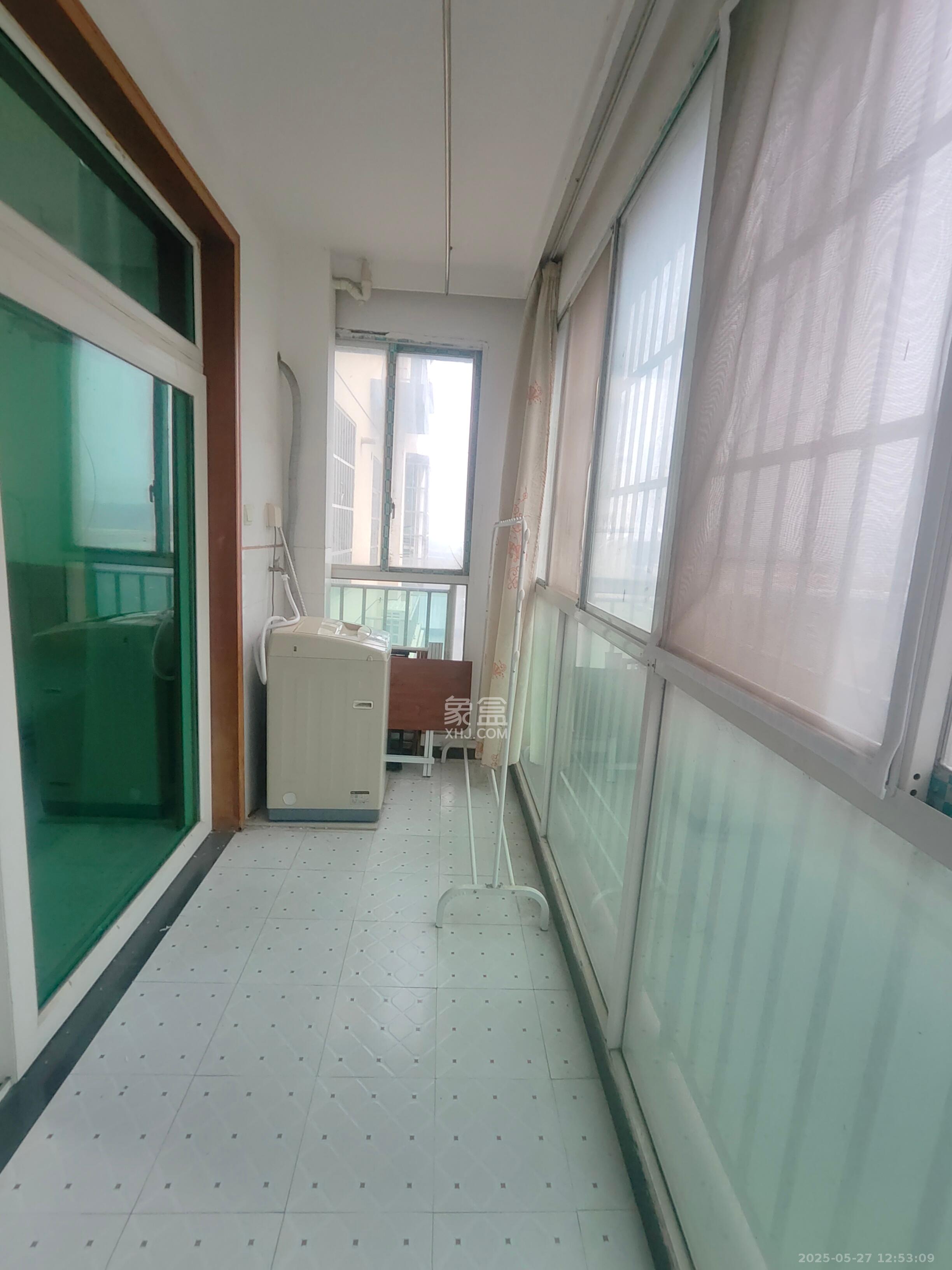 麓谷加州阳光  1室1厅1卫    1600.0元/月室内图