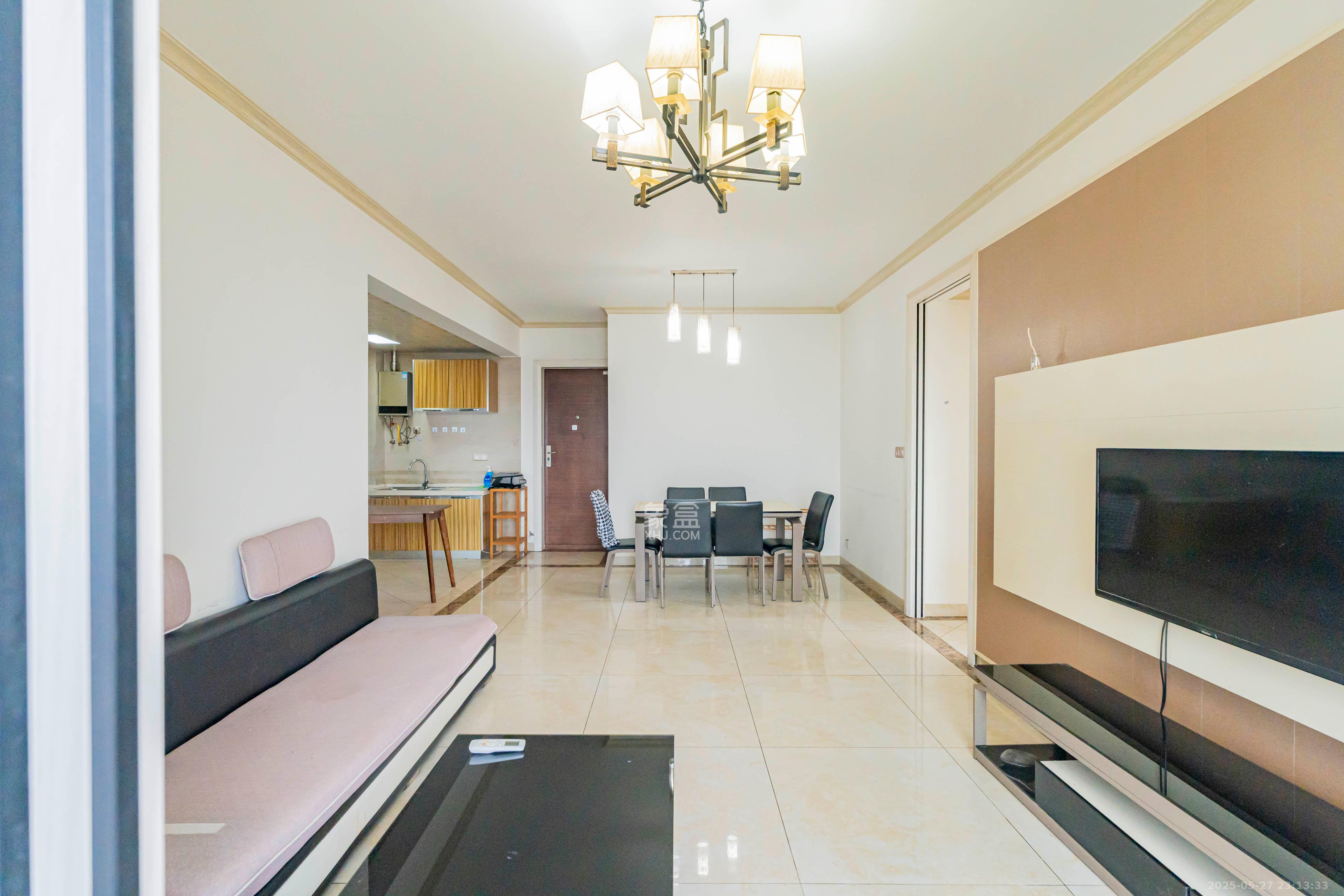 金土地第一湾 2室2厅1卫 56.0万 金土地第一湾 2室2厅1卫 56.0万客厅