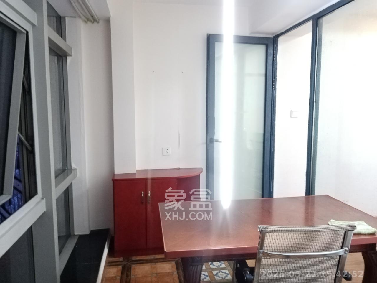 奥克斯广场 1室1厅1卫 2500.0元/月 奥克斯广场 1室1厅1卫 2500.0元/月室内图