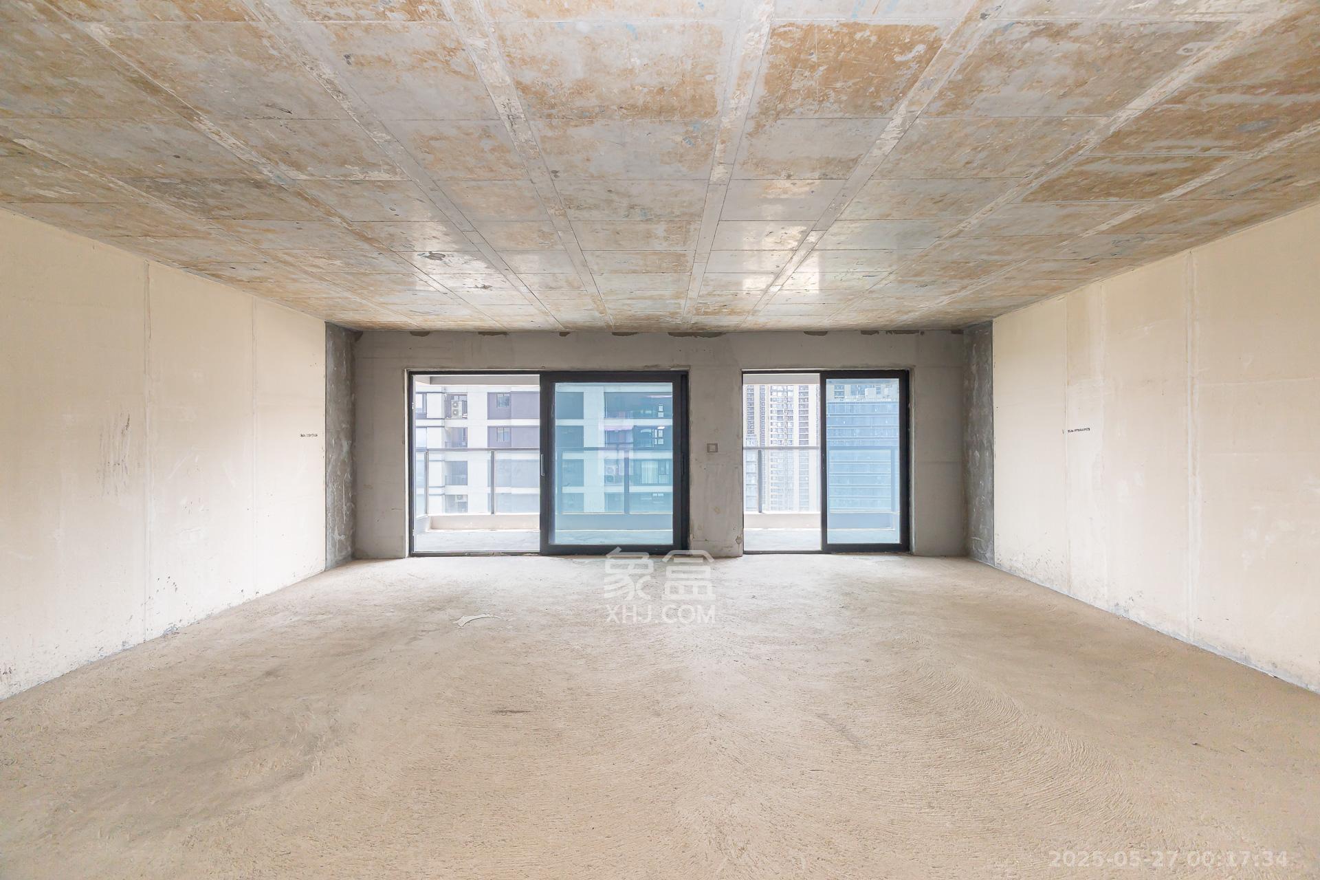 越秀湘江星汇城一期  4室2厅2卫    199.0万 越秀湘江星汇城一期  4室2厅2卫    199.0万客厅