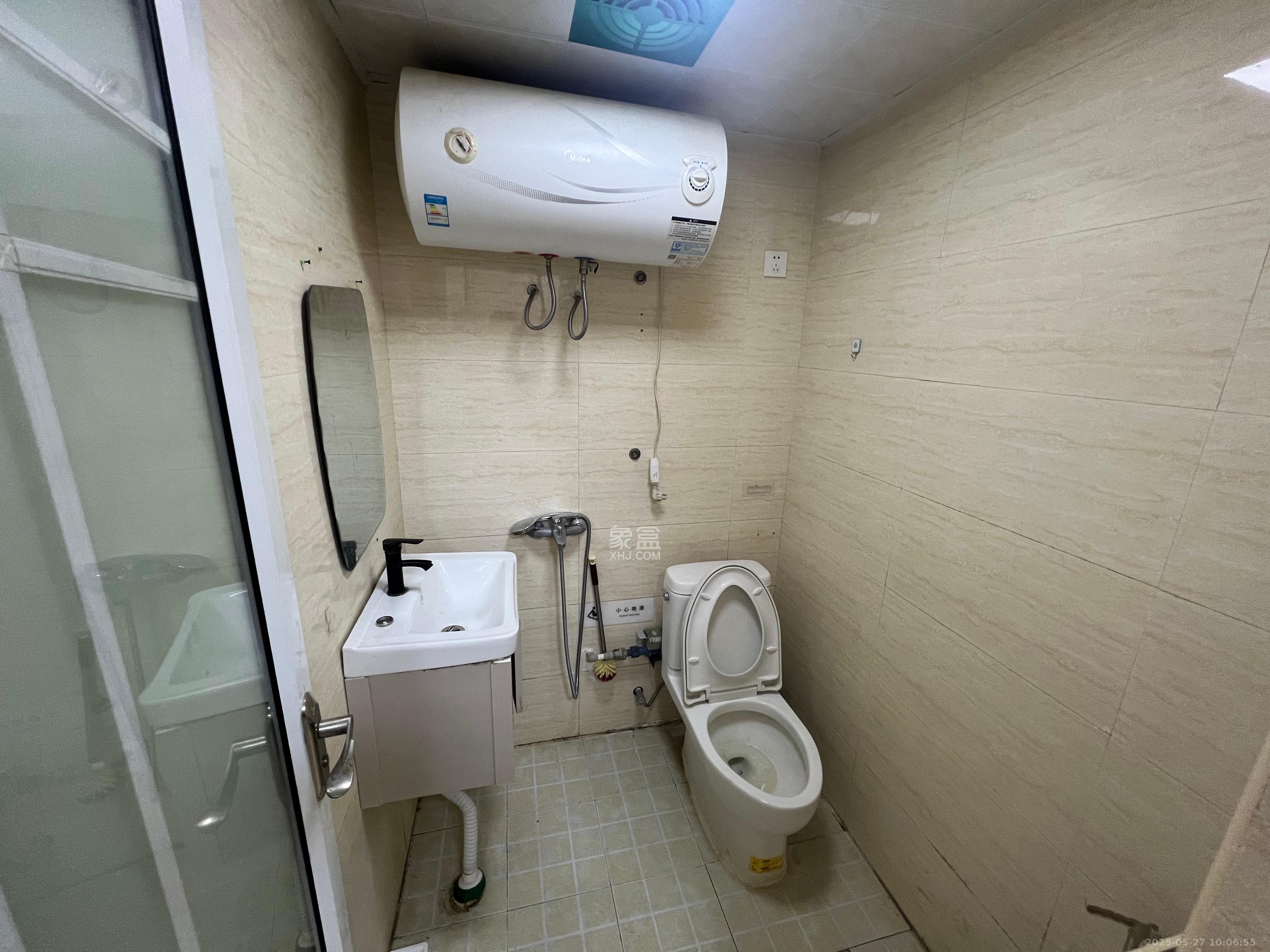 观园国际公寓  1室1厅1卫   1700.00元/月室内图