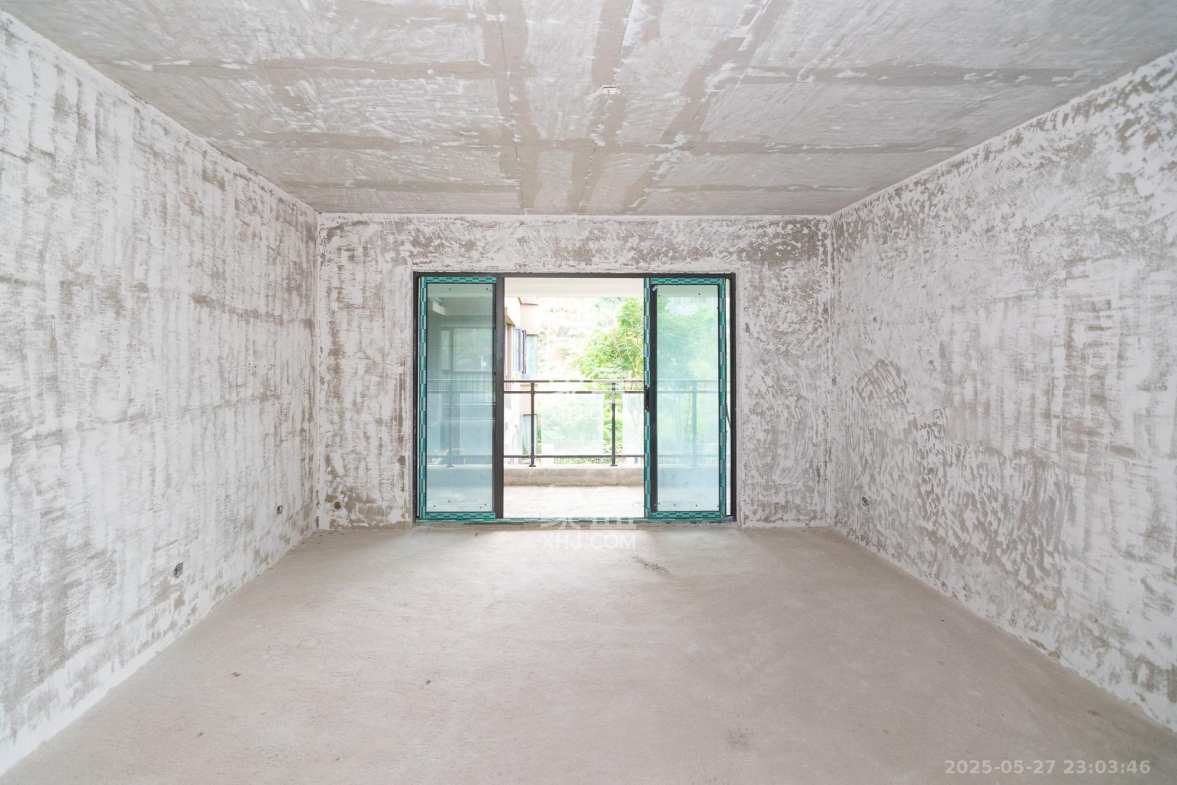 润和谷山郡(悦禧山庄水榭花都) 5室2厅2卫 160.0万 润和谷山郡(悦禧山庄水榭花都) 5室2厅2卫 160.0万客厅