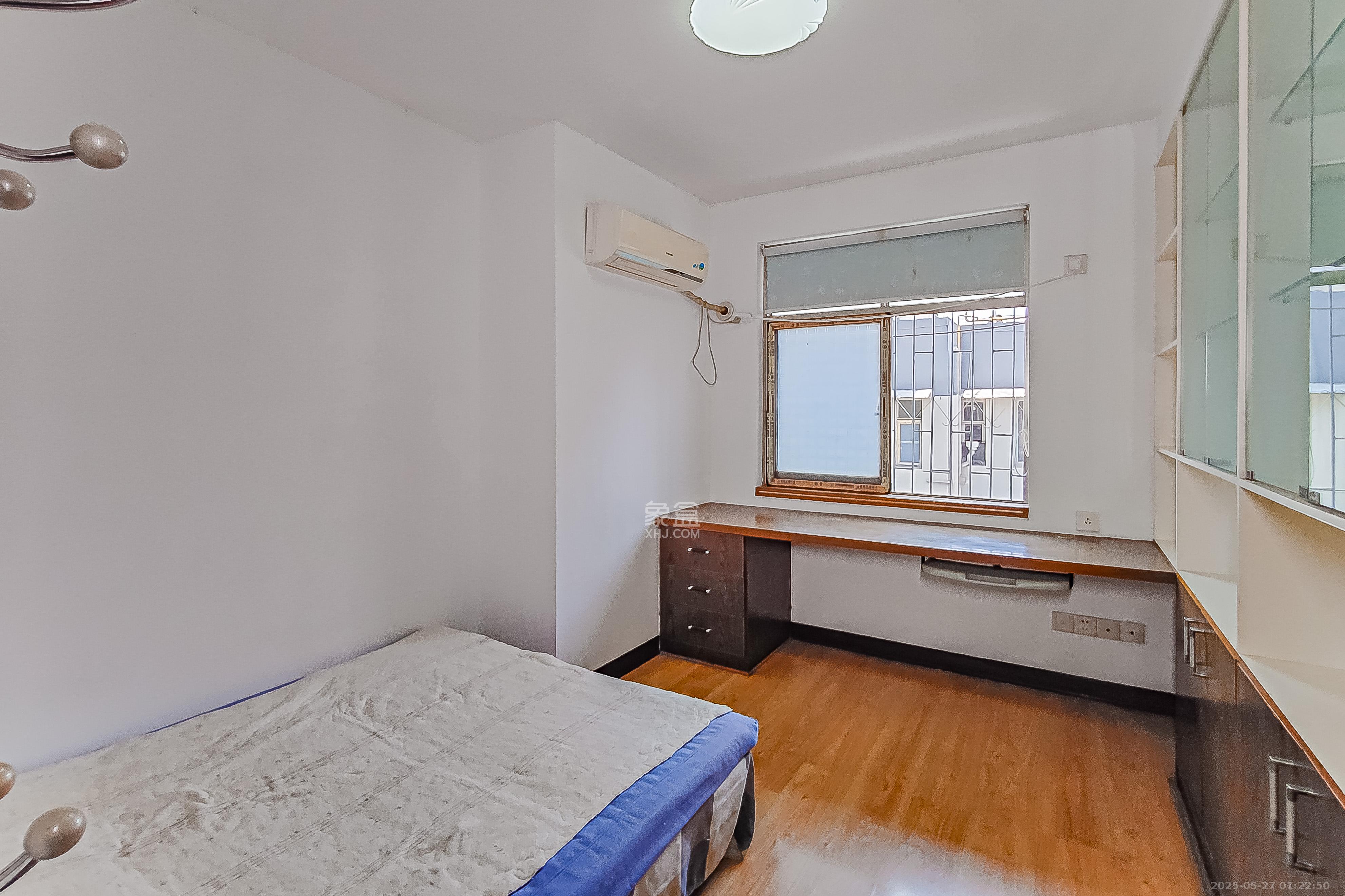 裕农街散盘  3室1厅1卫    50.0万卧室