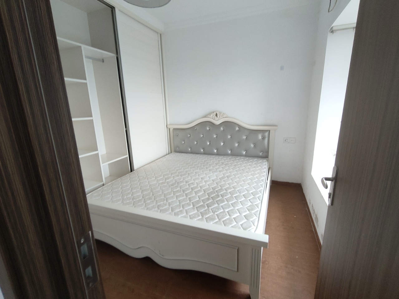 碧桂园一、二期(中央首府)  2室2厅1卫    128.0万 碧桂园一、二期(中央首府)  2室2厅1卫    128.0万室内图