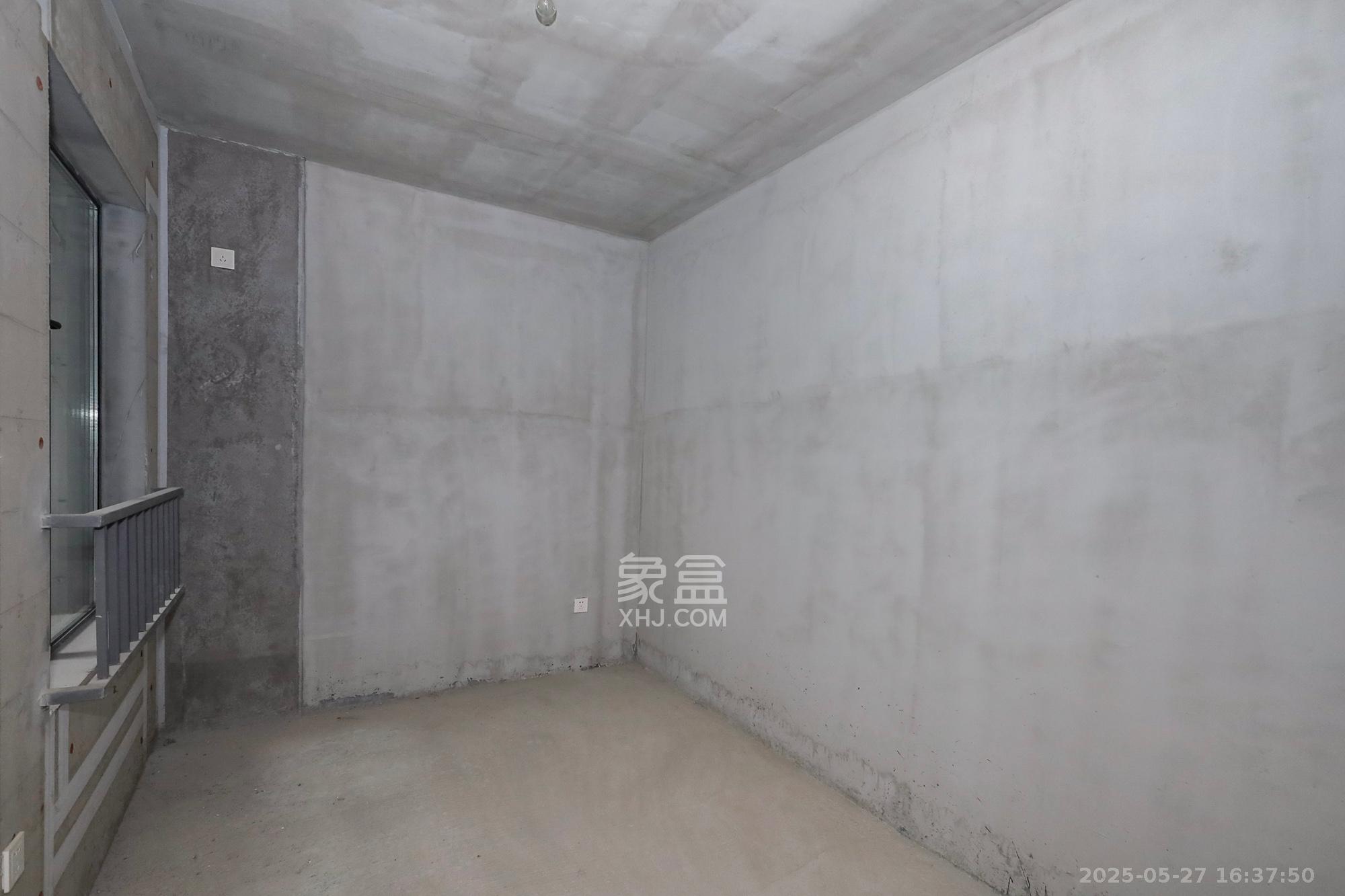 诺德滨江逸园（中铁逸园）  3室2厅2卫   154.80万卧室