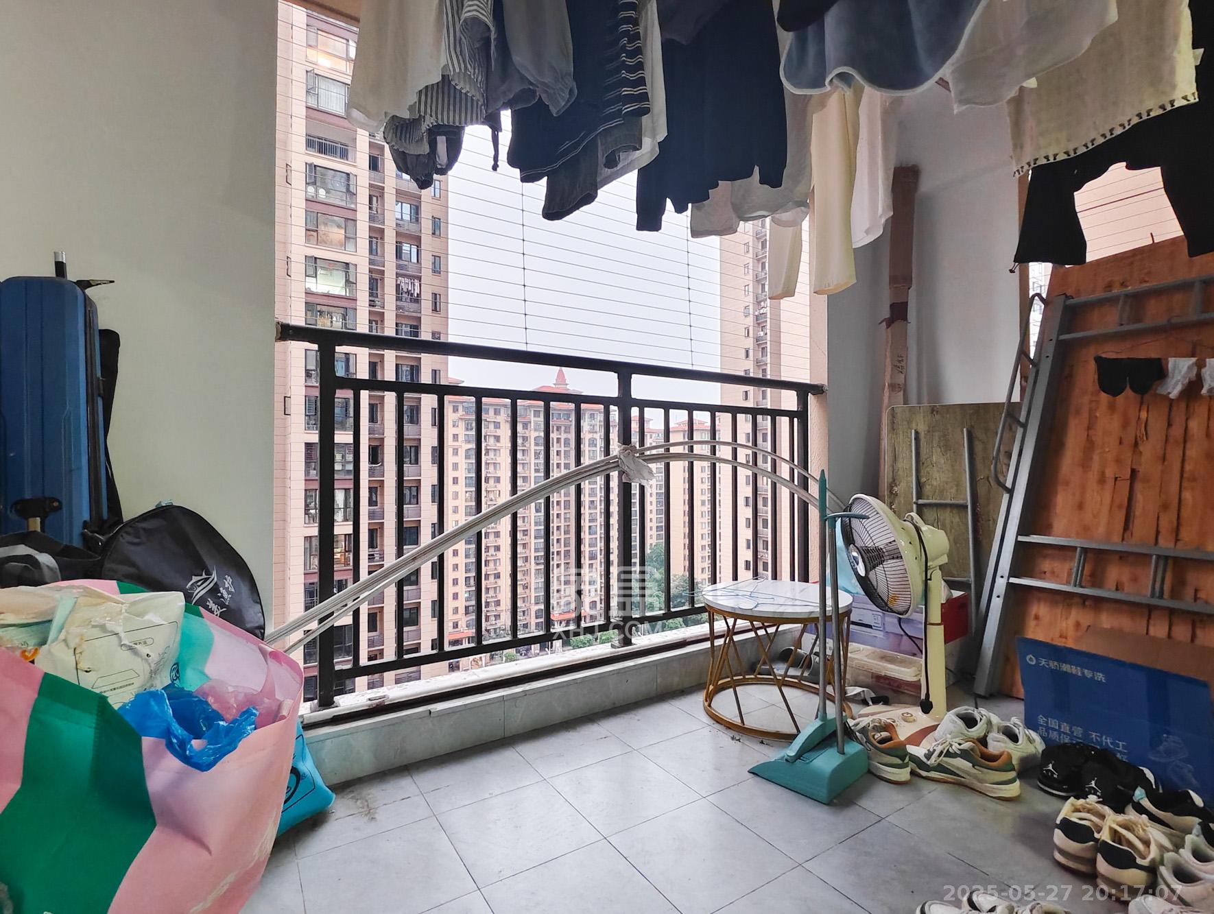 长房明宸府  1室0厅0卫    72.8万阳台