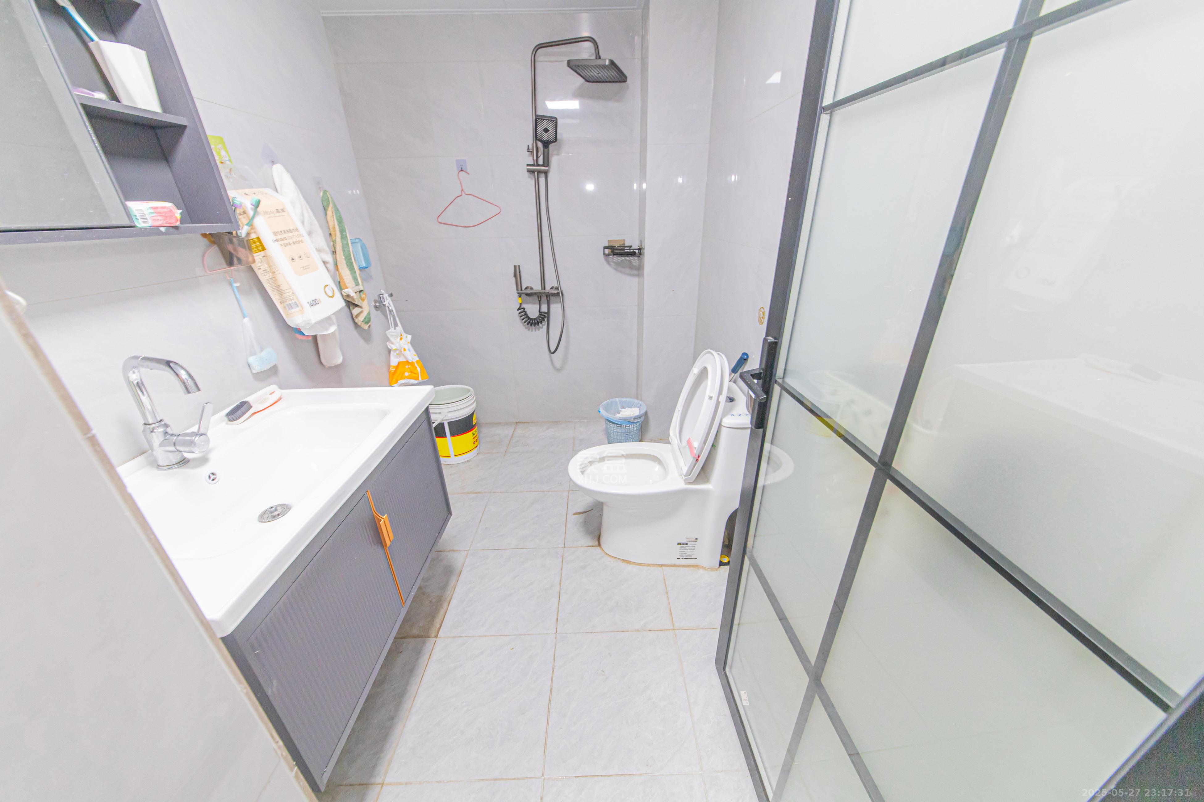 富景园  3室2厅2卫    88.8万 富景园  3室2厅2卫    88.8万卫生间