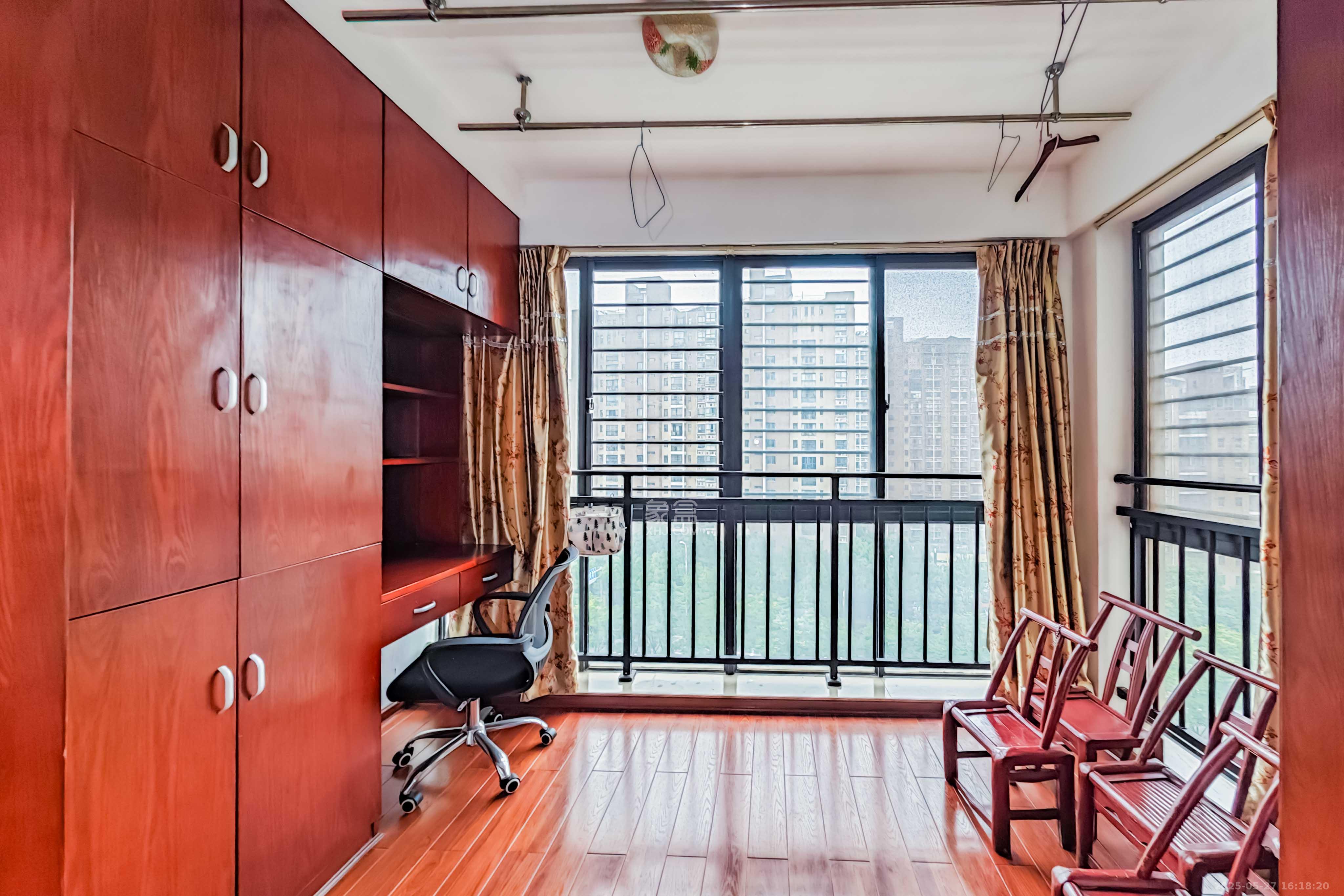 海拔东方 1室2厅1卫 99.8万 海拔东方 1室2厅1卫 99.8万阳台