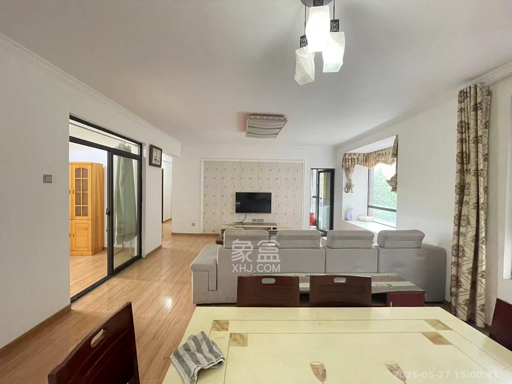 华润凤凰城一期  4室2厅2卫    2200.0元/月 华润凤凰城一期  4室2厅2卫    2200.0元/月