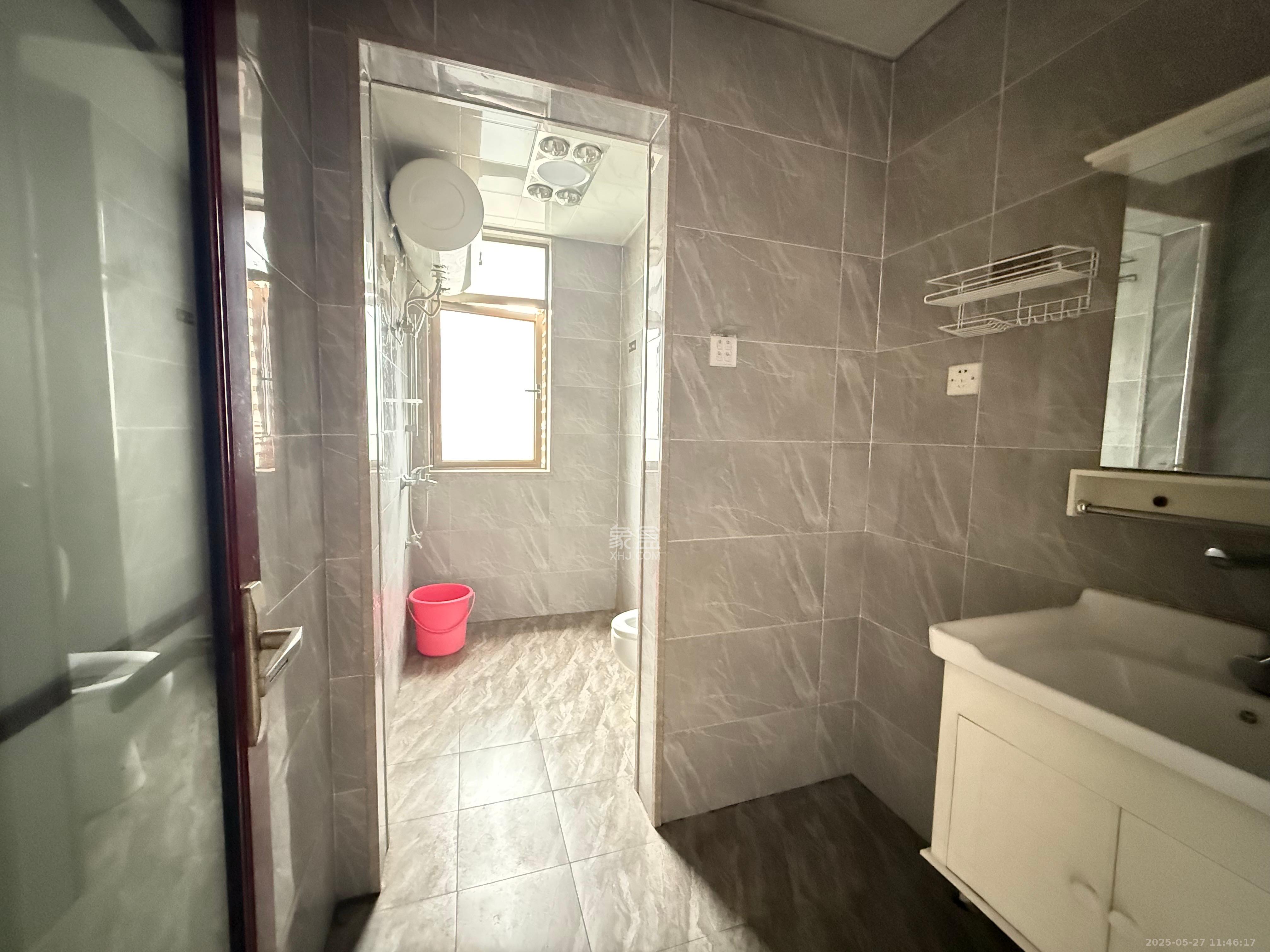 世茂铂翠湾一期 4室2厅2卫 3400.0元/月 世茂铂翠湾一期 4室2厅2卫 3400.0元/月室内图