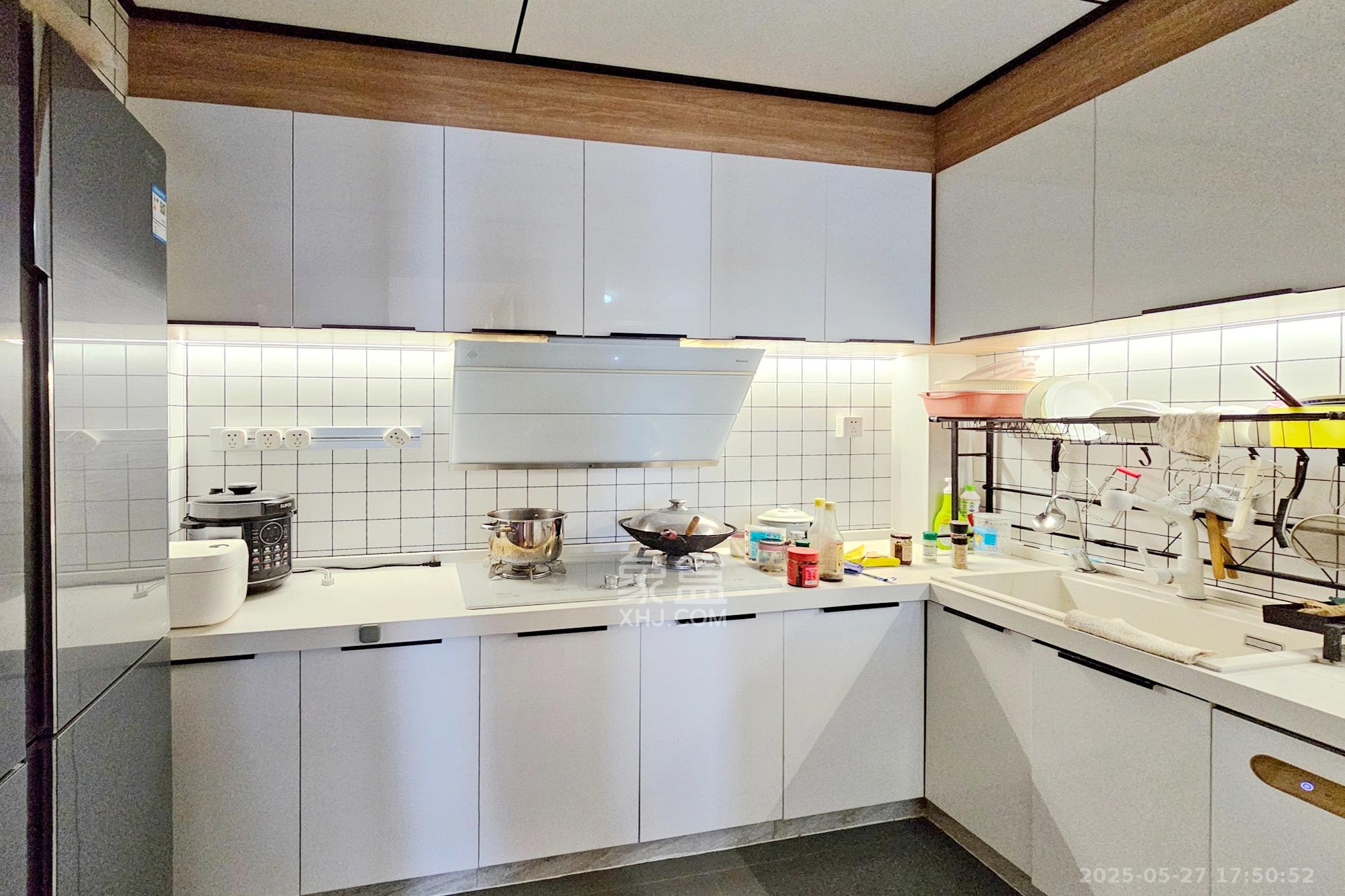 长房东旭国际 3室2厅1卫 130.0万 长房东旭国际 3室2厅1卫 130.0万厨房