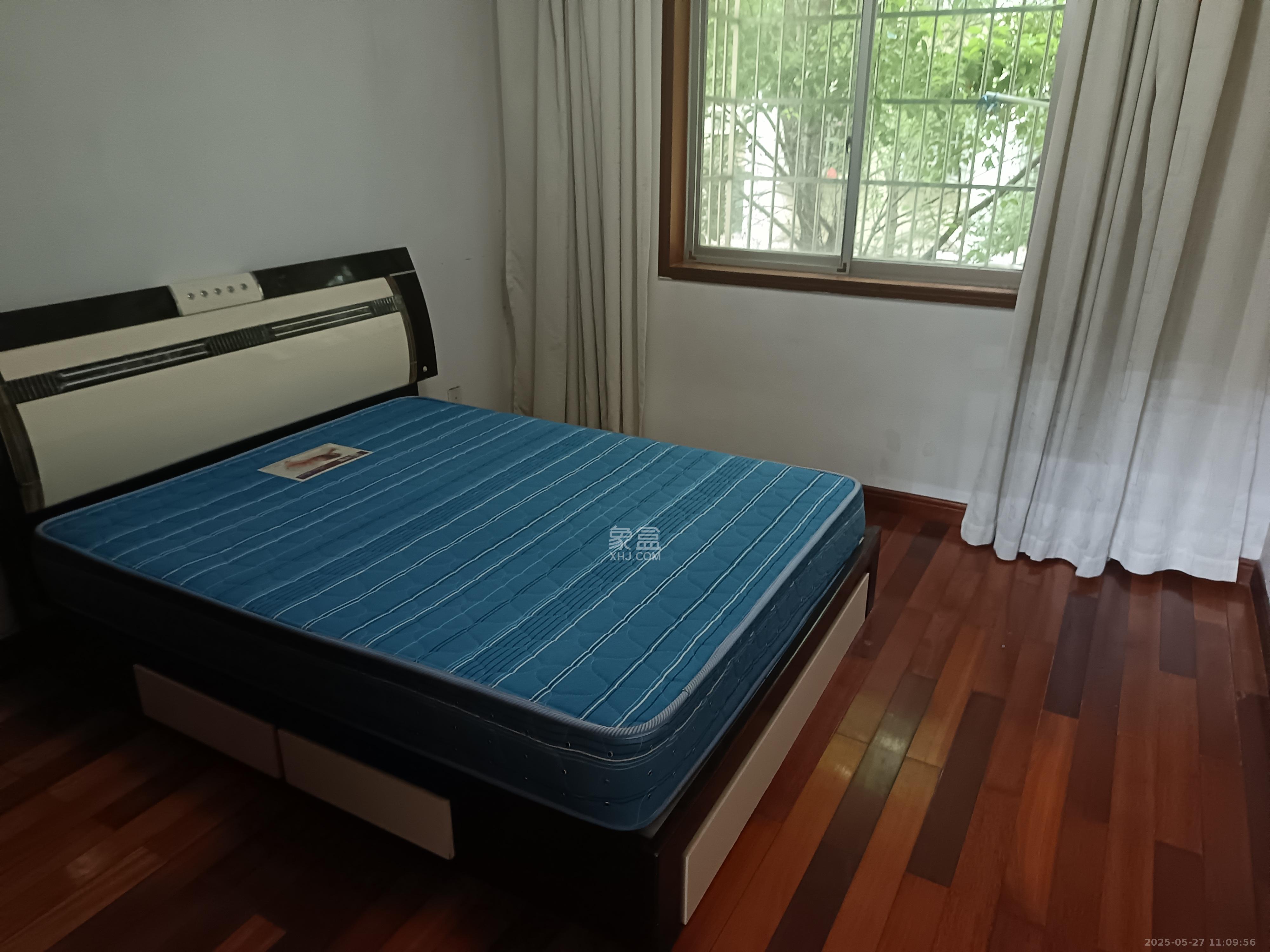 中南汽车世界  2室1厅1卫   1300.00元/月室内图1