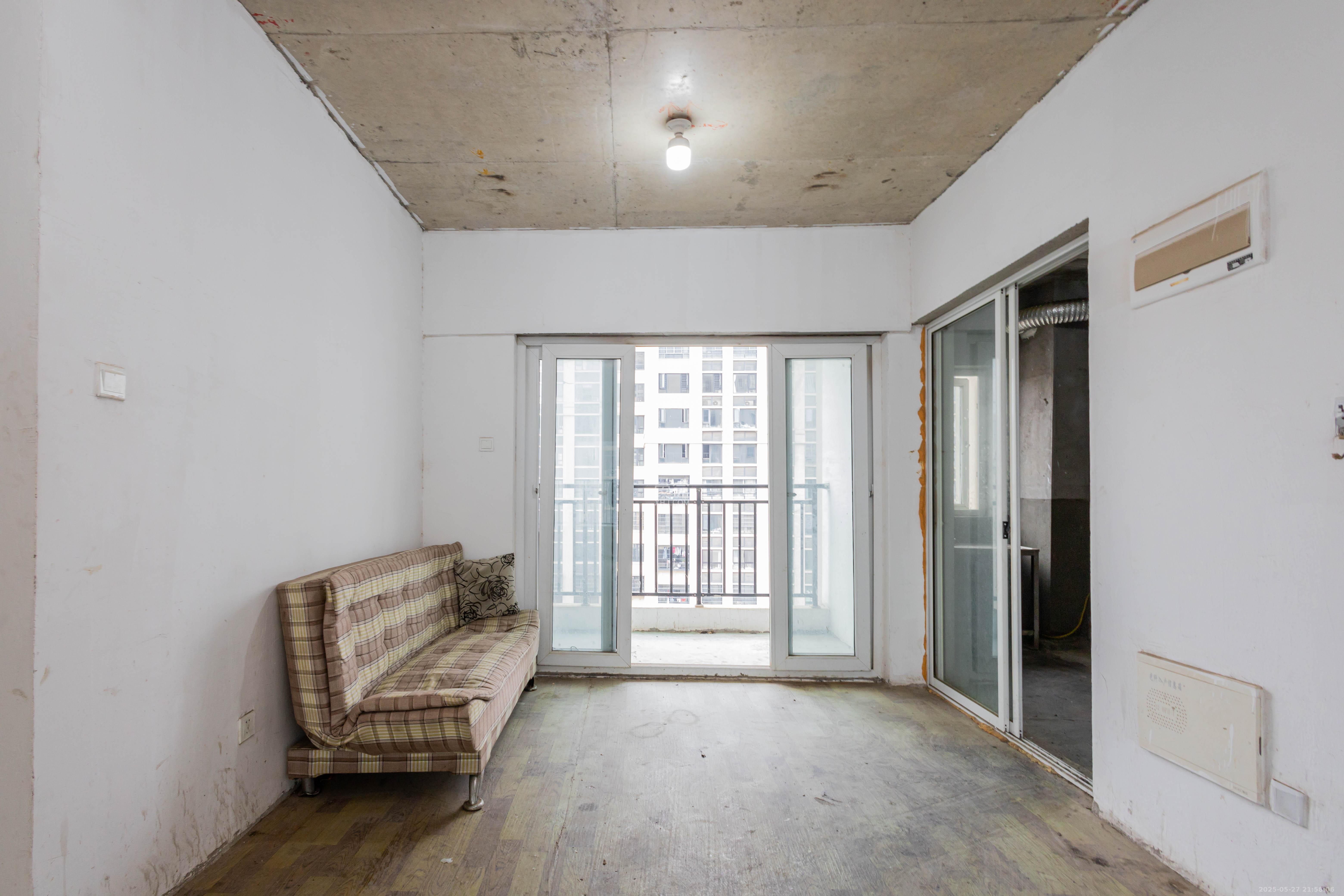 金科天悦(金科美邻汇) 4室2厅2卫 83.8万 金科天悦(金科美邻汇) 4室2厅2卫 83.8万客厅