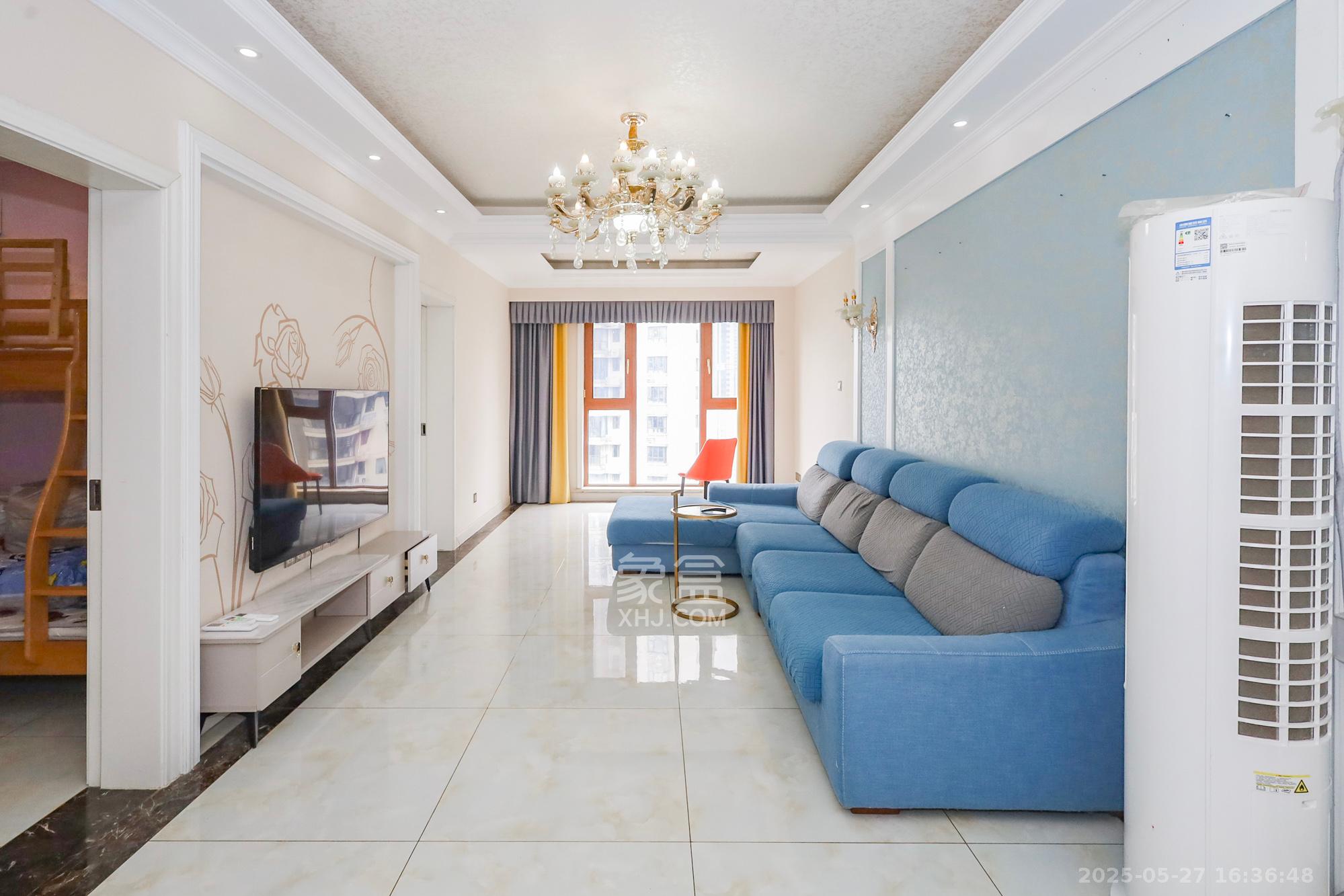 当代滨江MOMA  1室0厅0卫    118.0万客厅