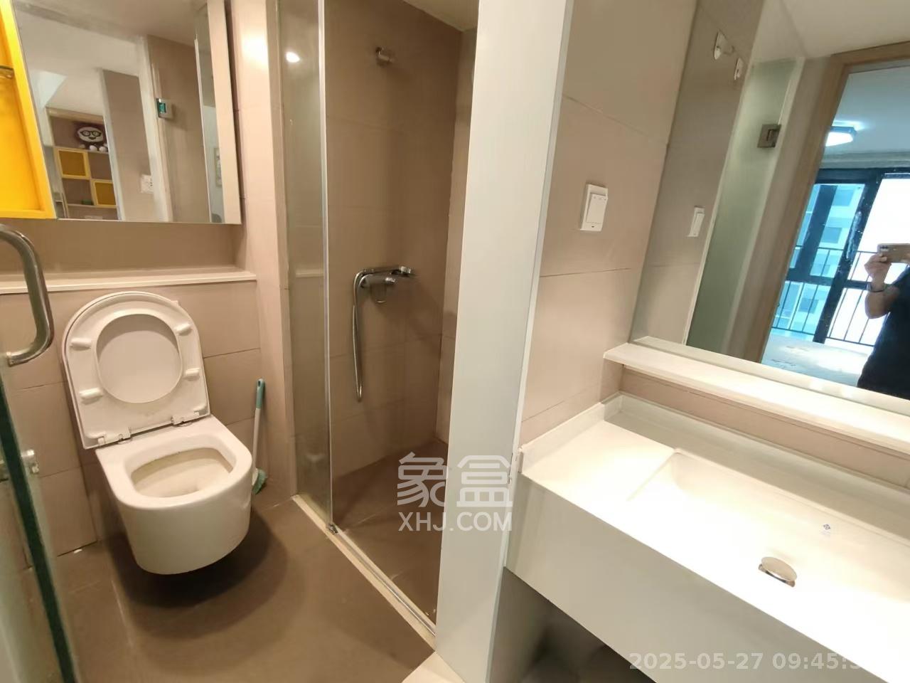 时代年华  3室2厅2卫   1900.00元/月室内图